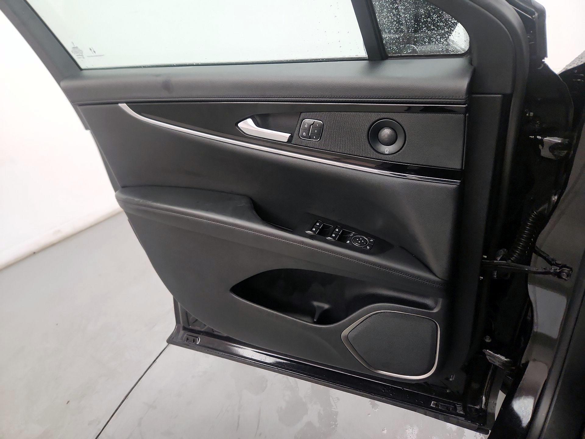 Thumbnail: 2023 Lincoln Nautilus - 10