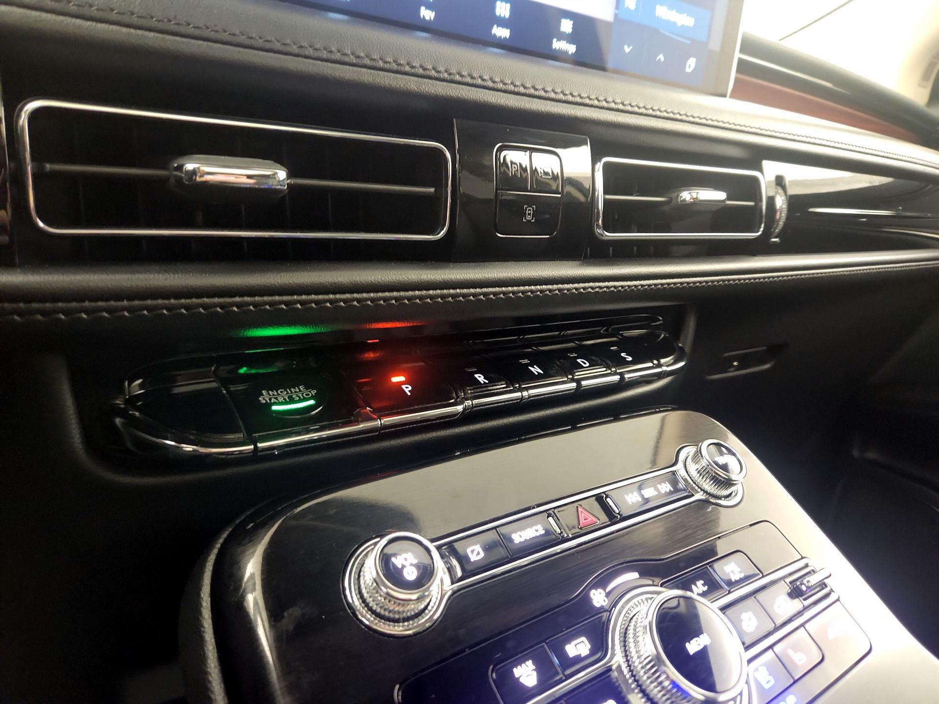 Thumbnail: 2023 Lincoln Nautilus - 16