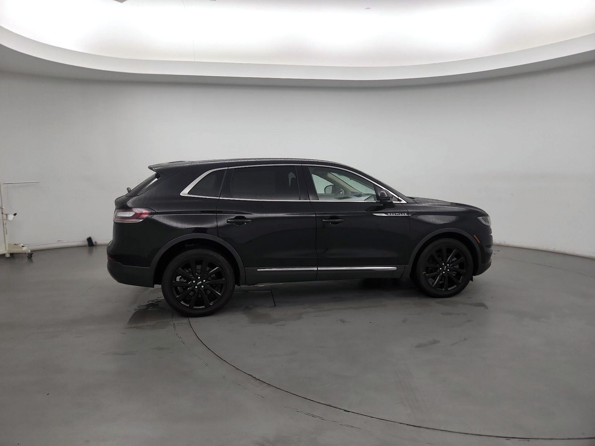 Thumbnail: 2023 Lincoln Nautilus - 4