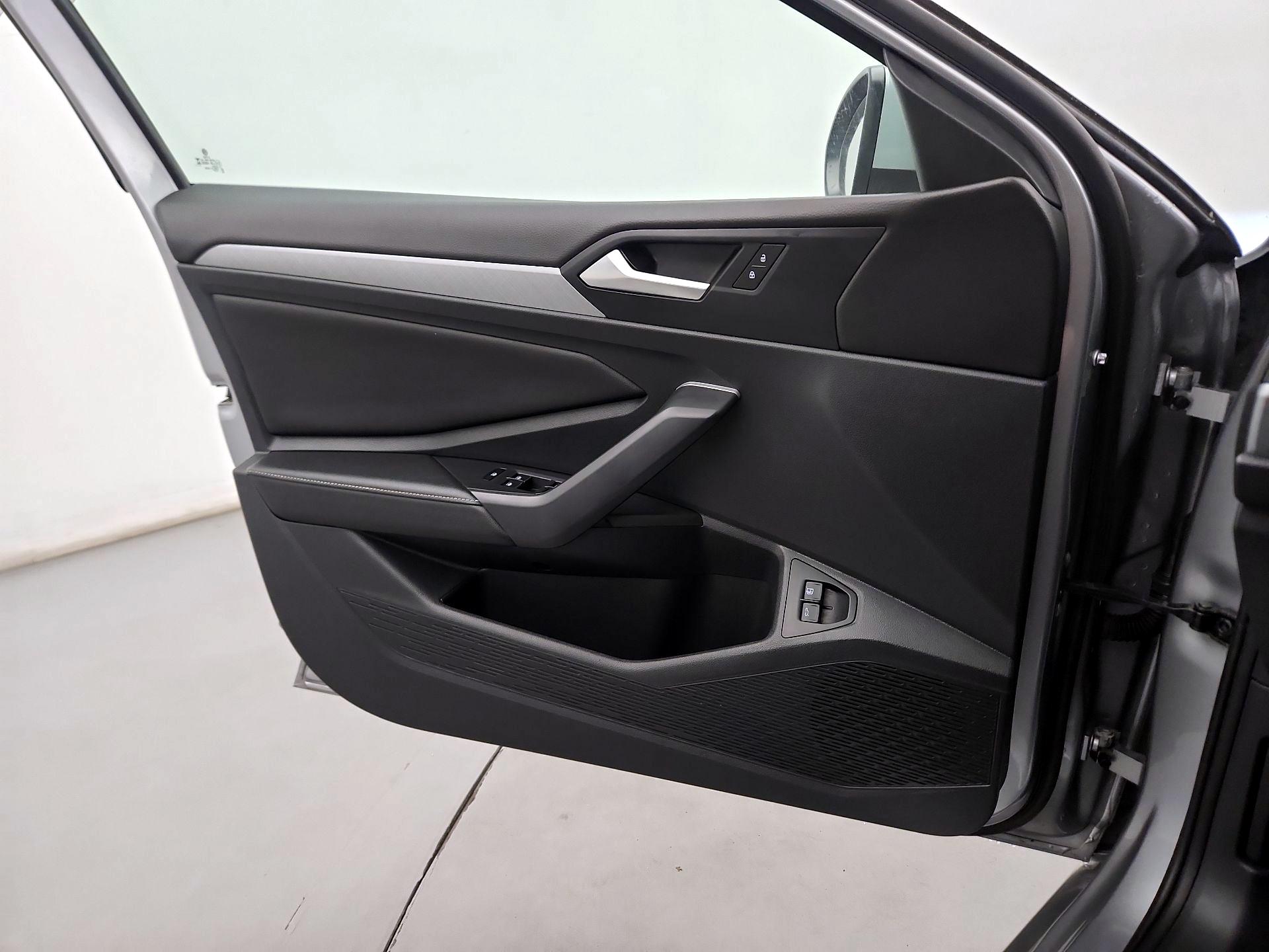 Thumbnail: 2024 Volkswagen Jetta - 10