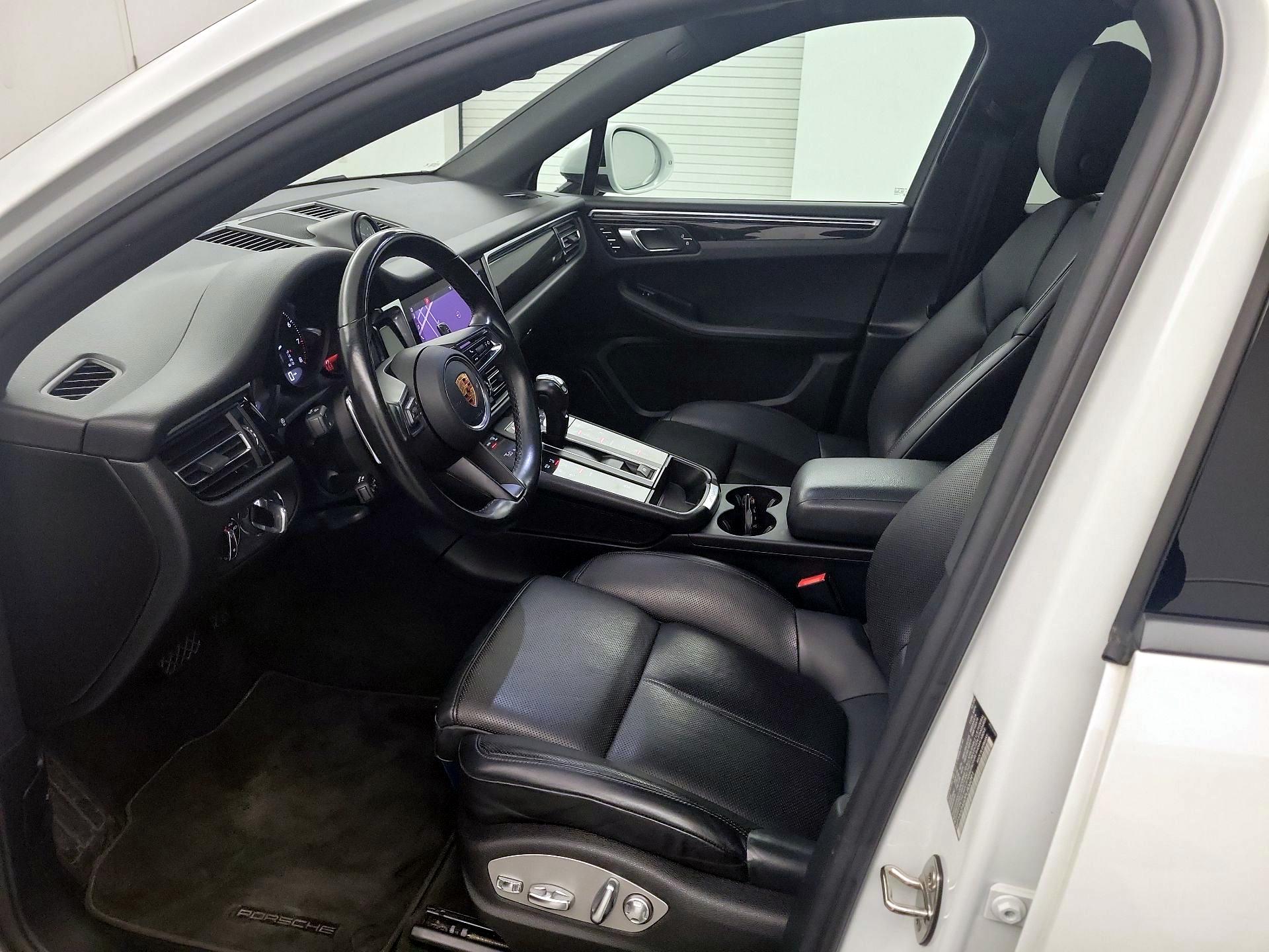 Thumbnail: 2023 Porsche Macan - 9