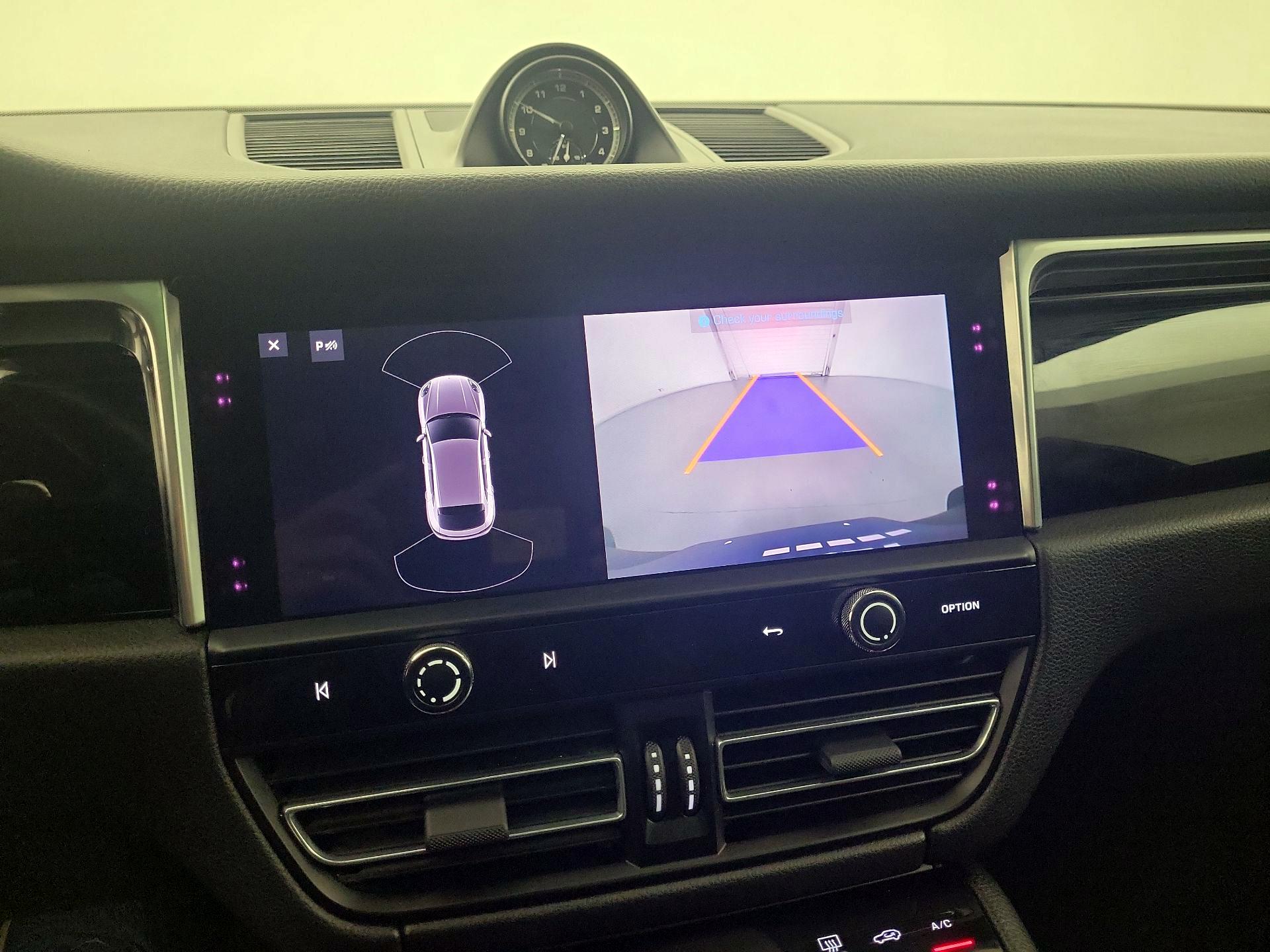 Thumbnail: 2023 Porsche Macan - 13