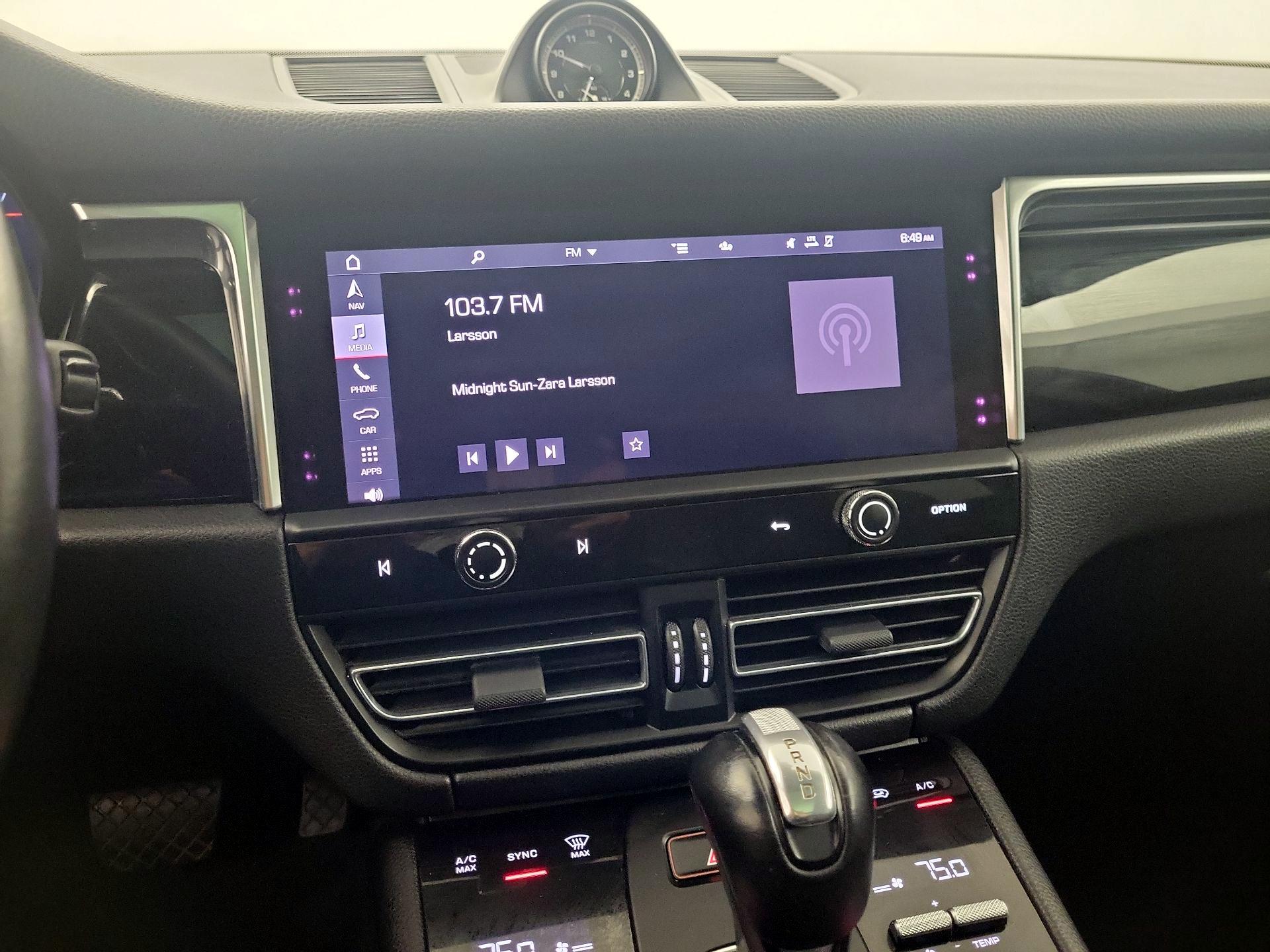 Thumbnail: 2023 Porsche Macan - 15