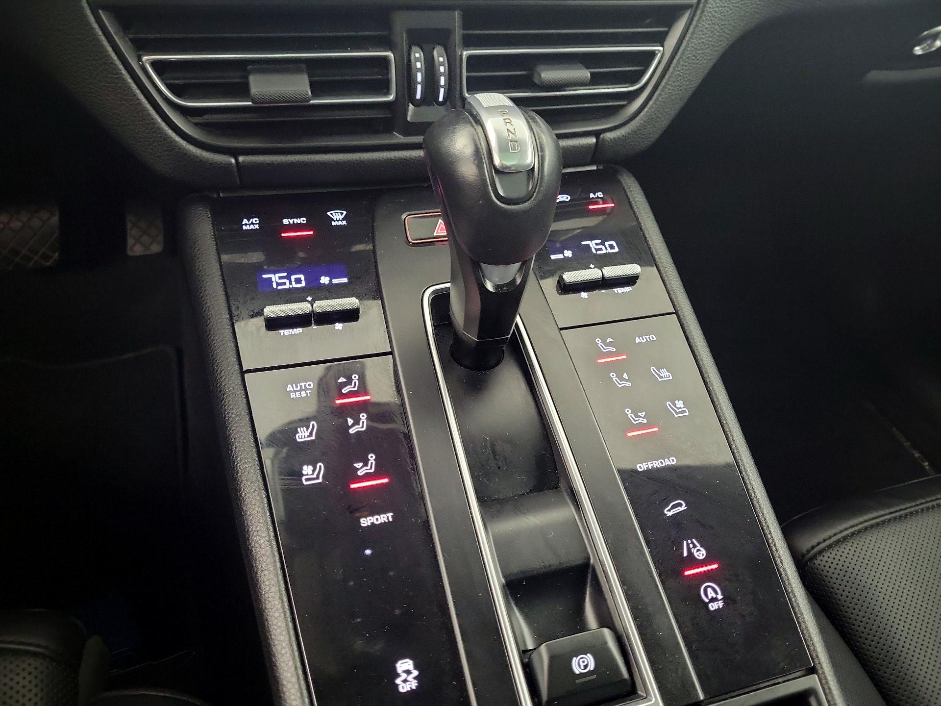 Thumbnail: 2023 Porsche Macan - 16