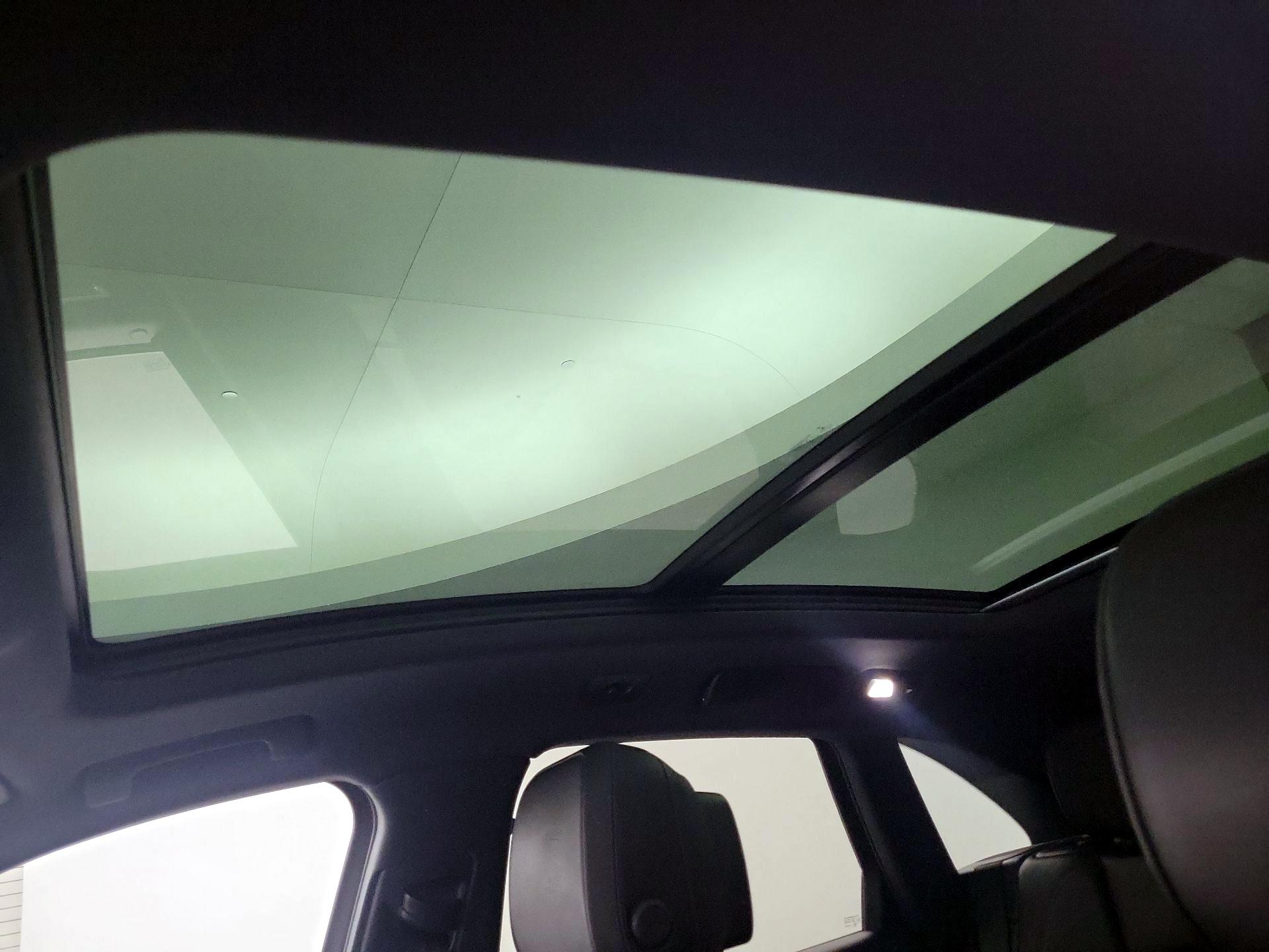 Thumbnail: 2023 Porsche Macan - 18