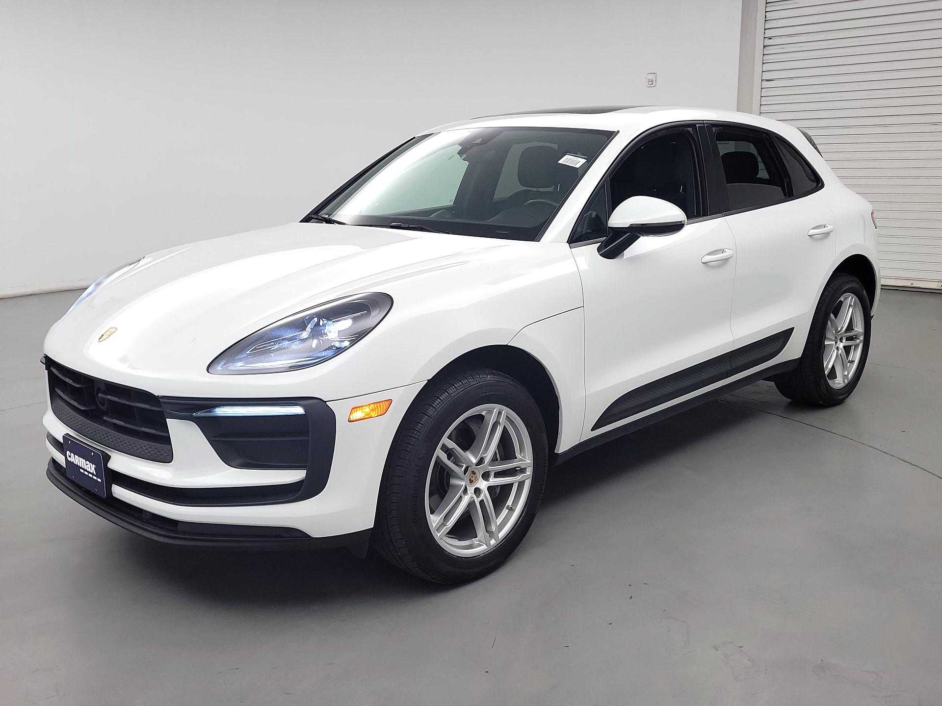 Thumbnail: 2023 Porsche Macan - 3