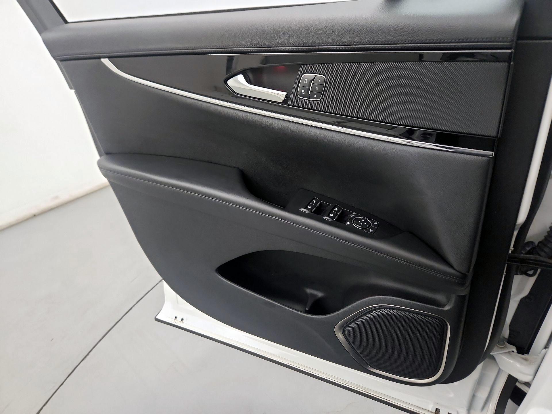 Thumbnail: 2022 Lincoln Nautilus - 10