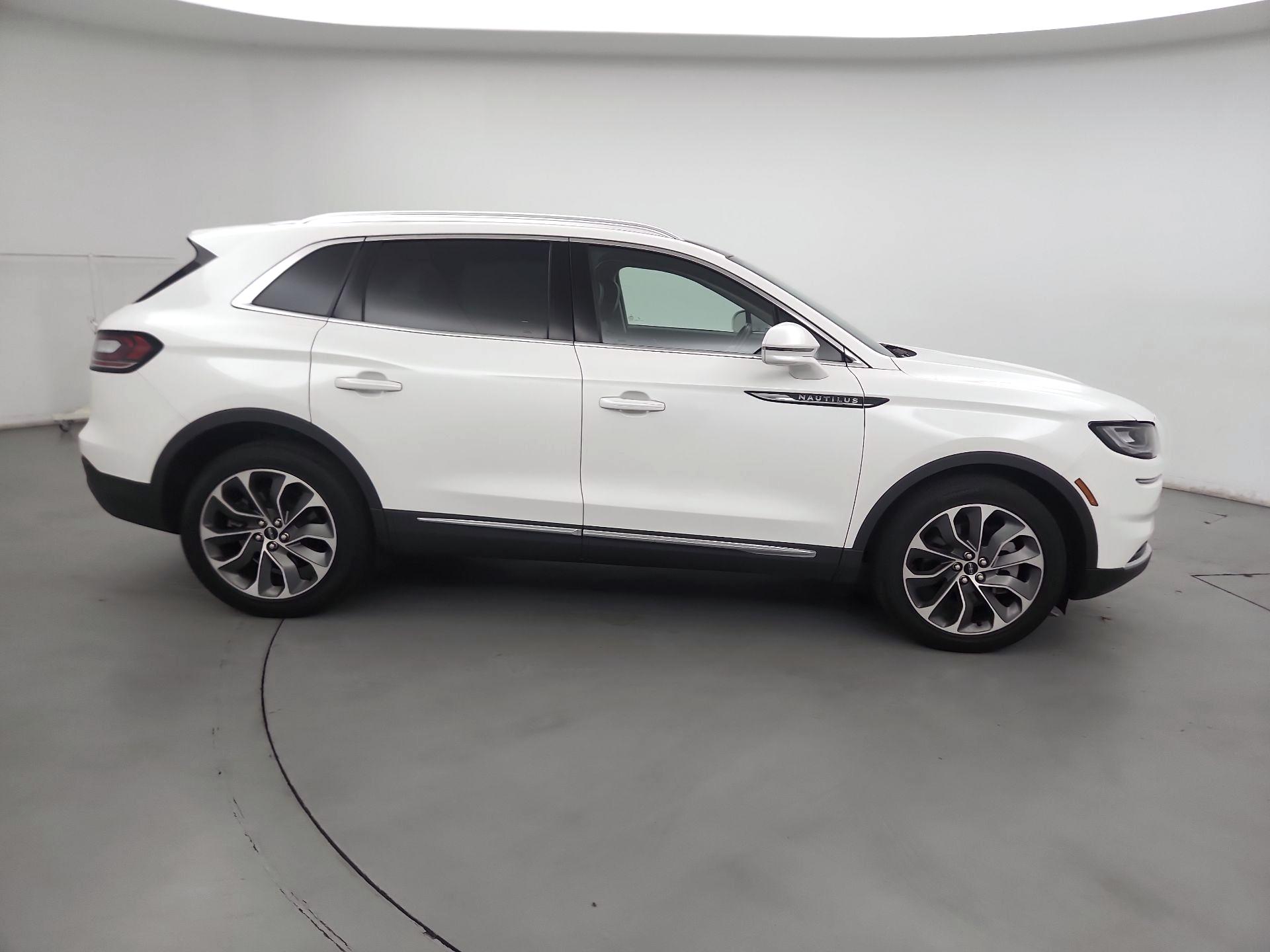 Thumbnail: 2022 Lincoln Nautilus - 4