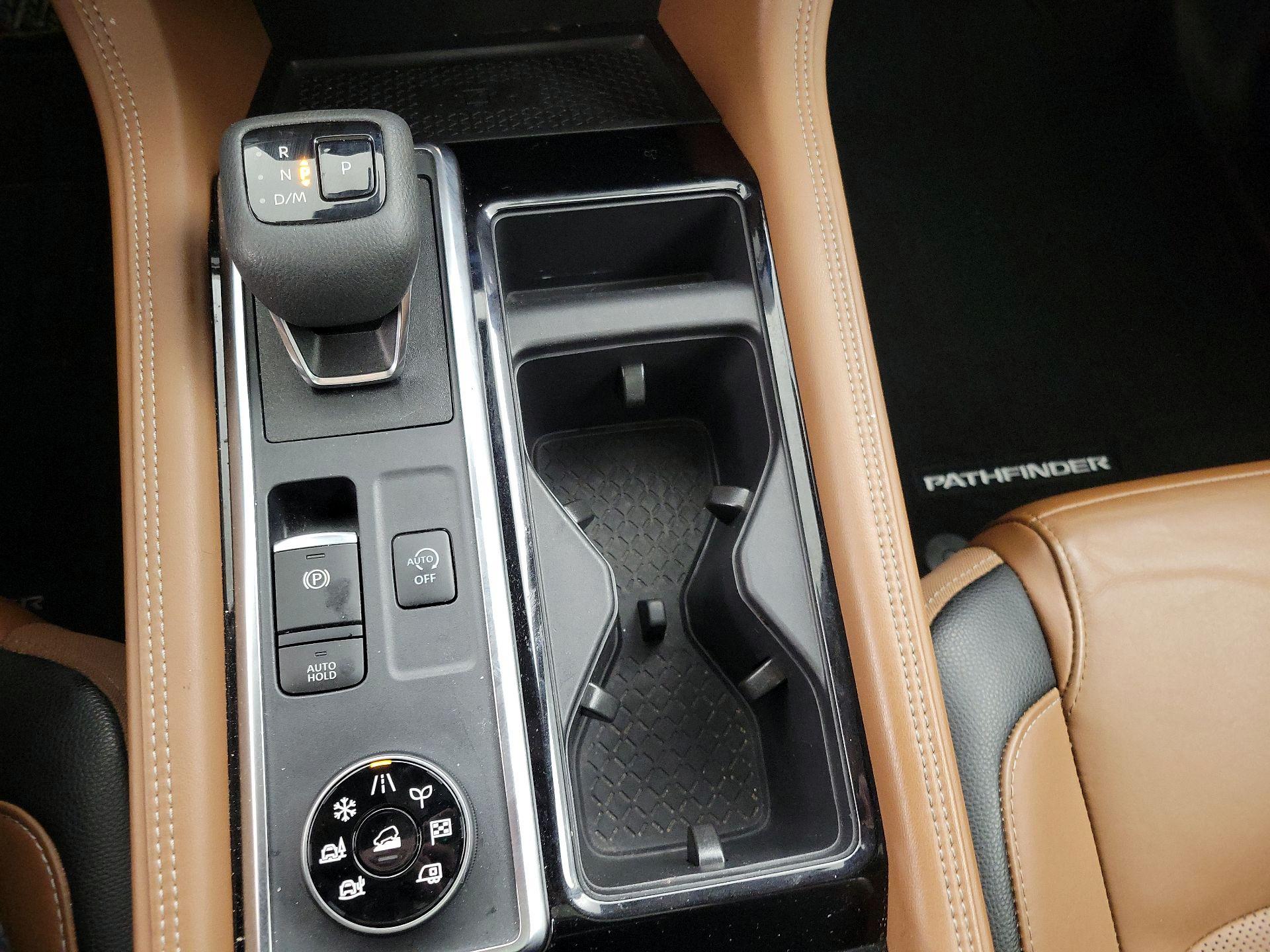 Thumbnail: 2023 Nissan Pathfinder - 18