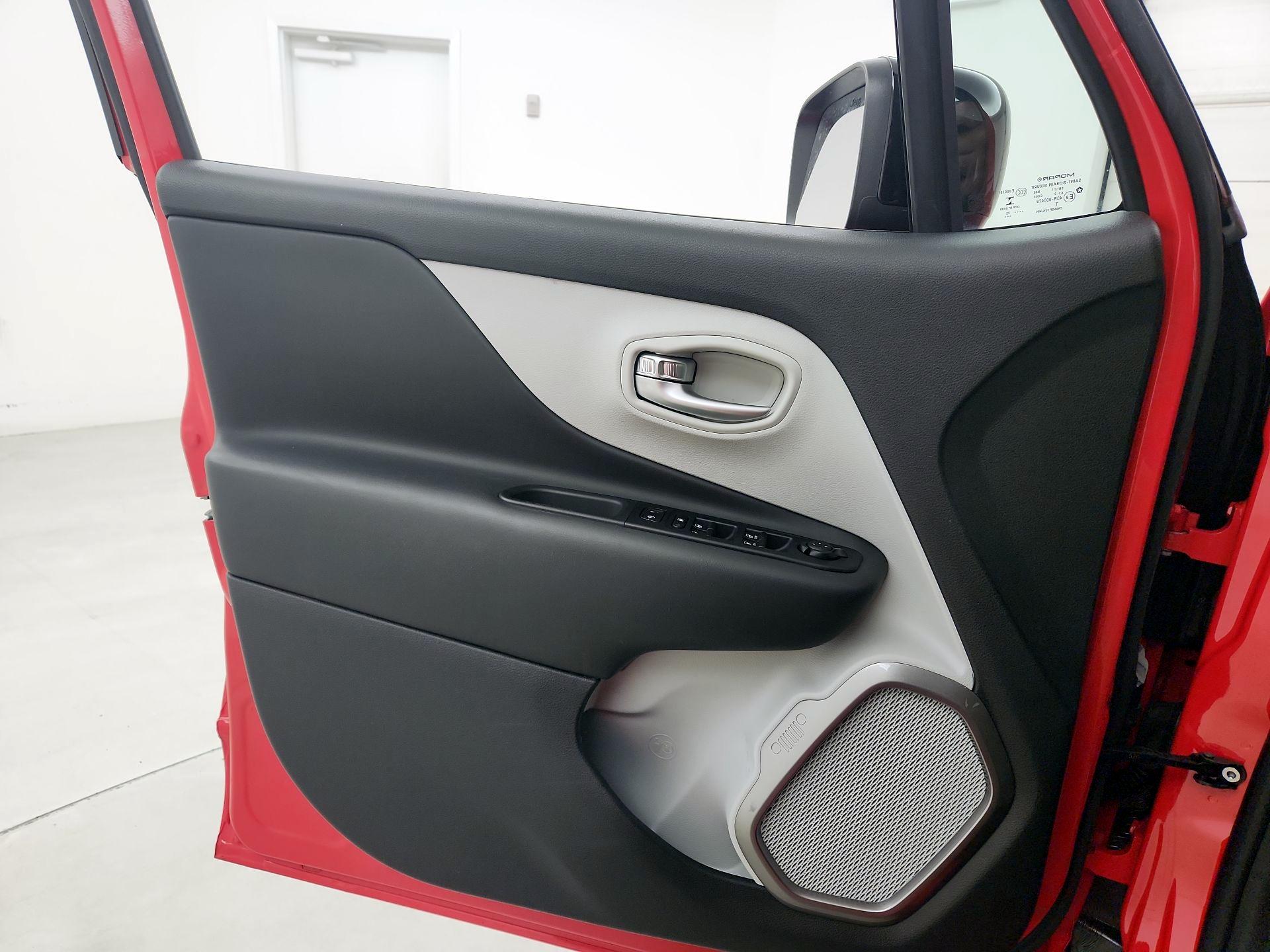 Thumbnail: 2022 Jeep Renegade - 12