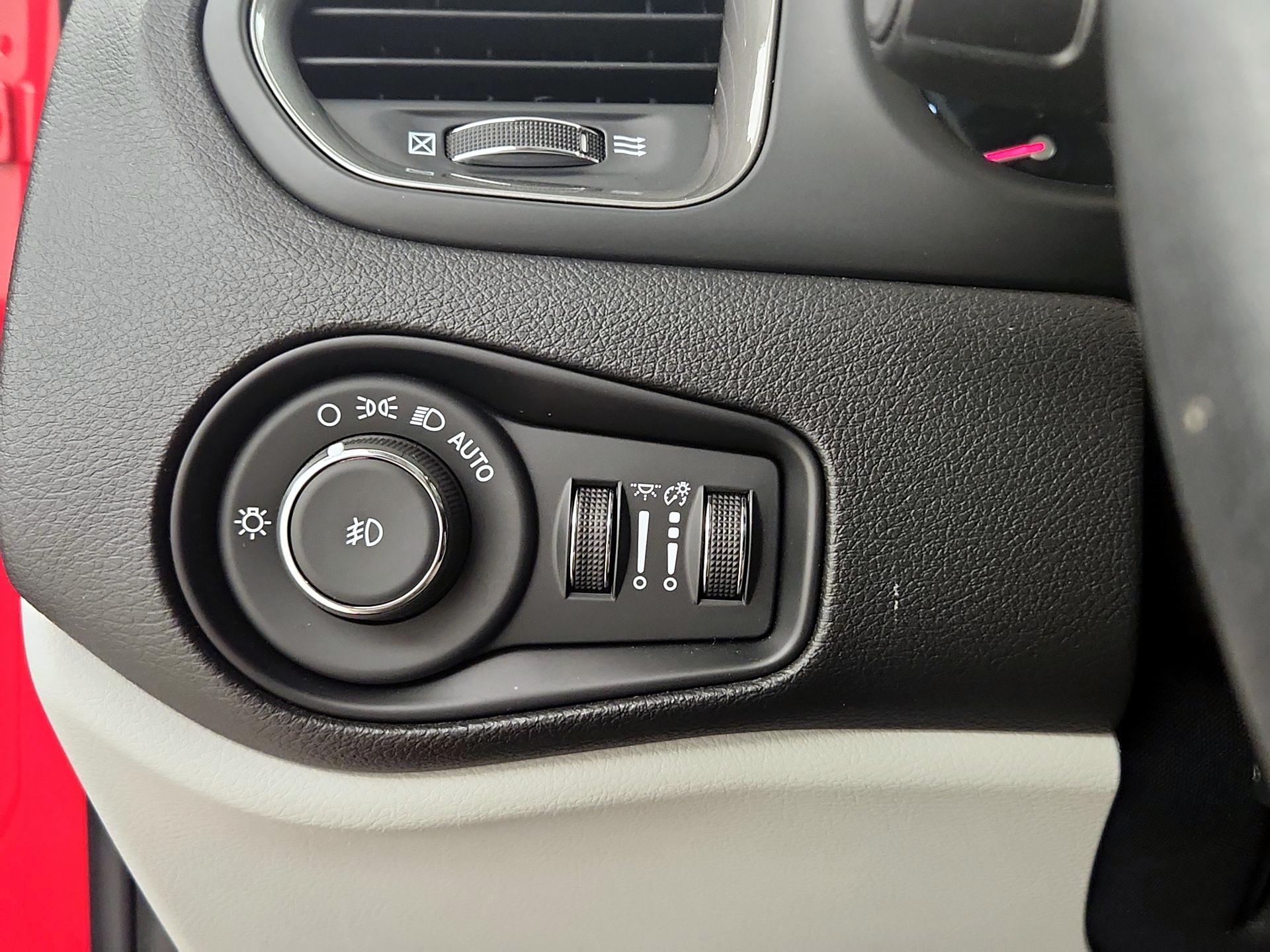 Thumbnail: 2022 Jeep Renegade - 13