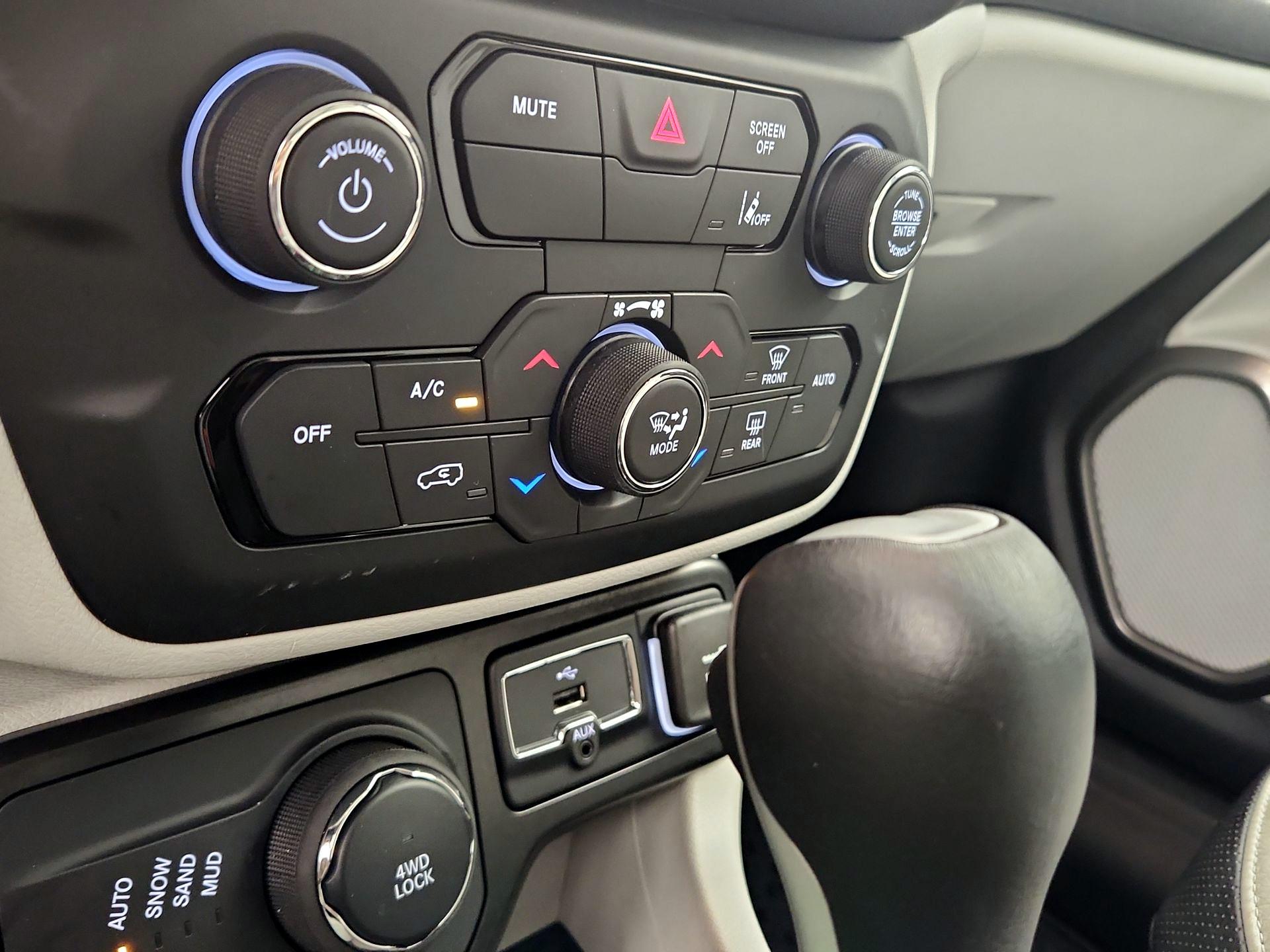 Thumbnail: 2022 Jeep Renegade - 17