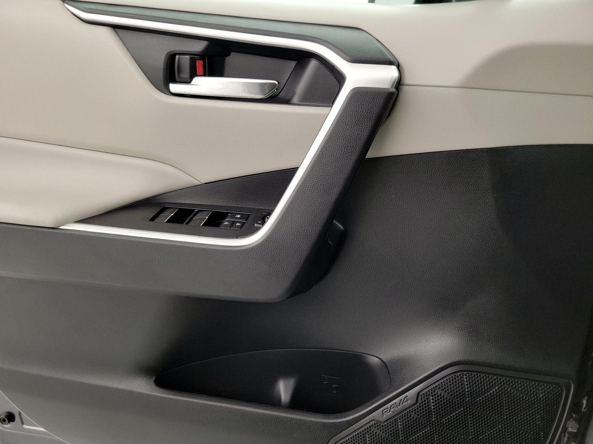 Thumbnail: 2023 Toyota RAV4 - 12