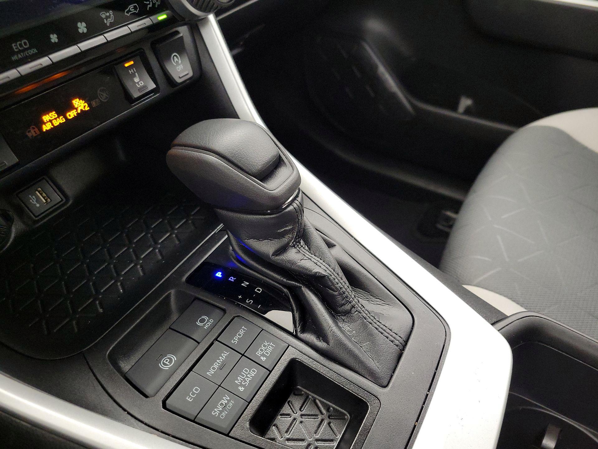 Thumbnail: 2023 Toyota RAV4 - 17