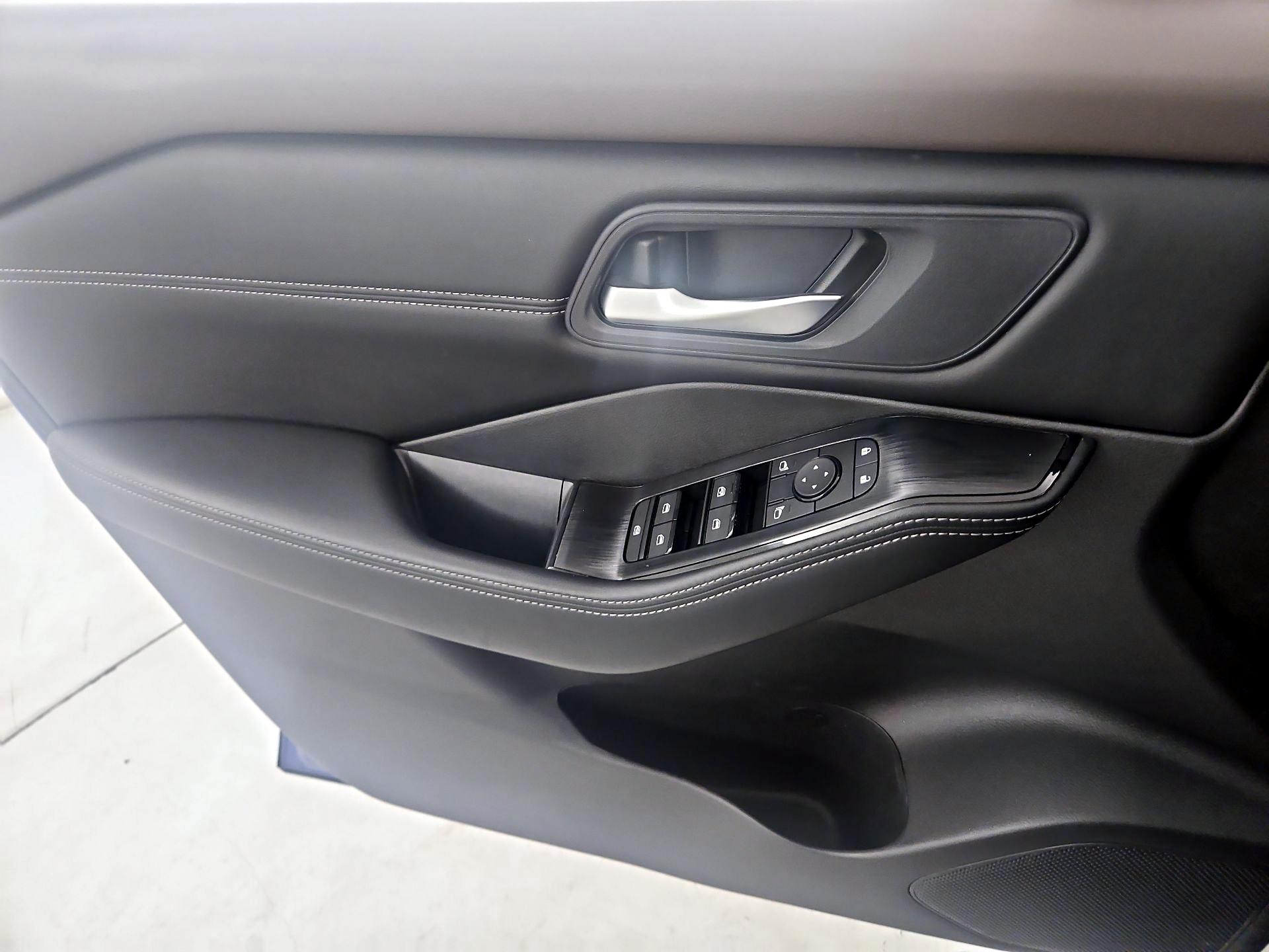 Thumbnail: 2023 Nissan Rogue - 12