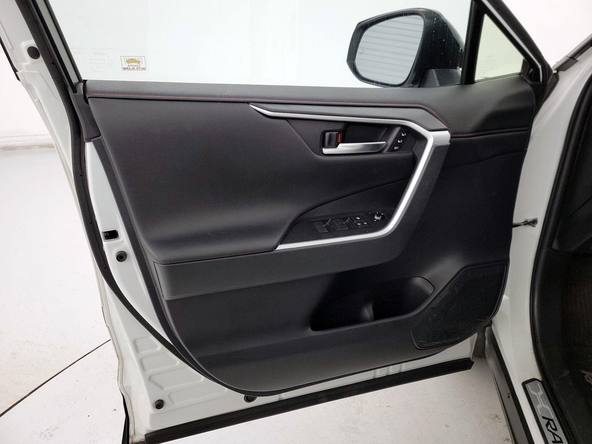 Thumbnail: 2021 Toyota RAV4 - 12