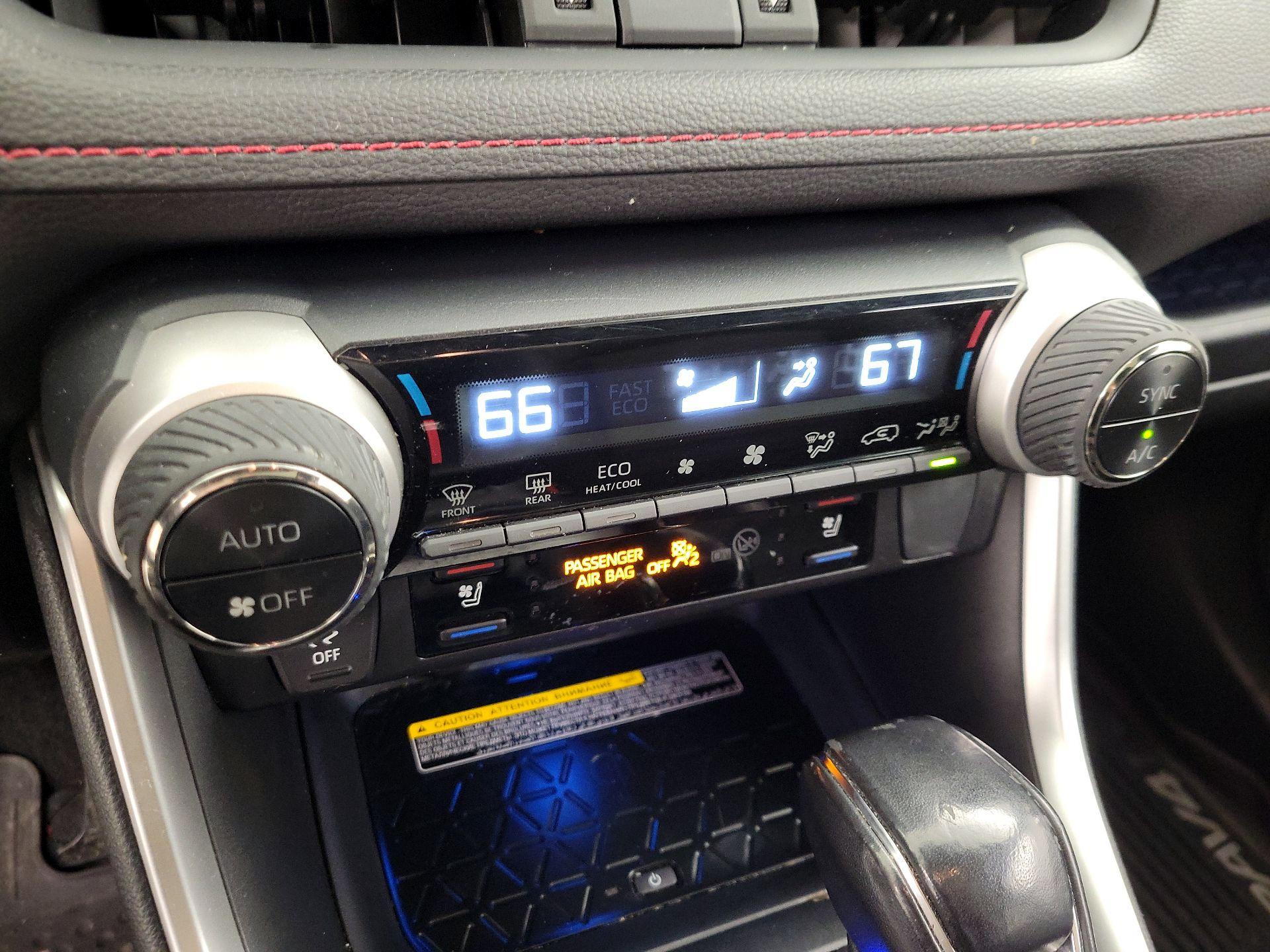 Thumbnail: 2021 Toyota RAV4 - 17