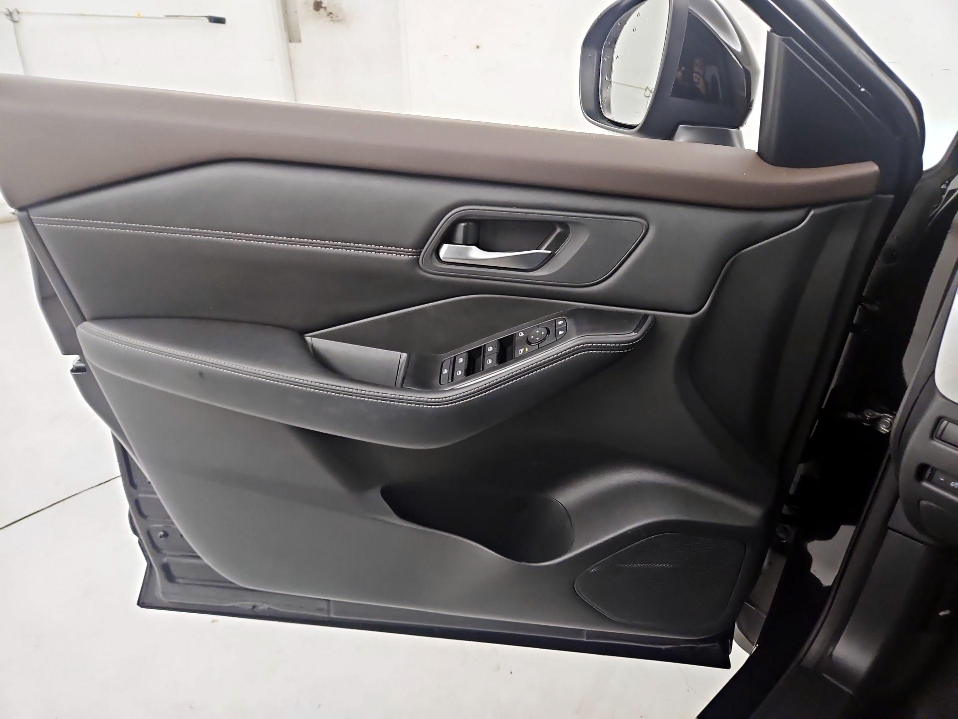 Thumbnail: 2023 Nissan Rogue - 12