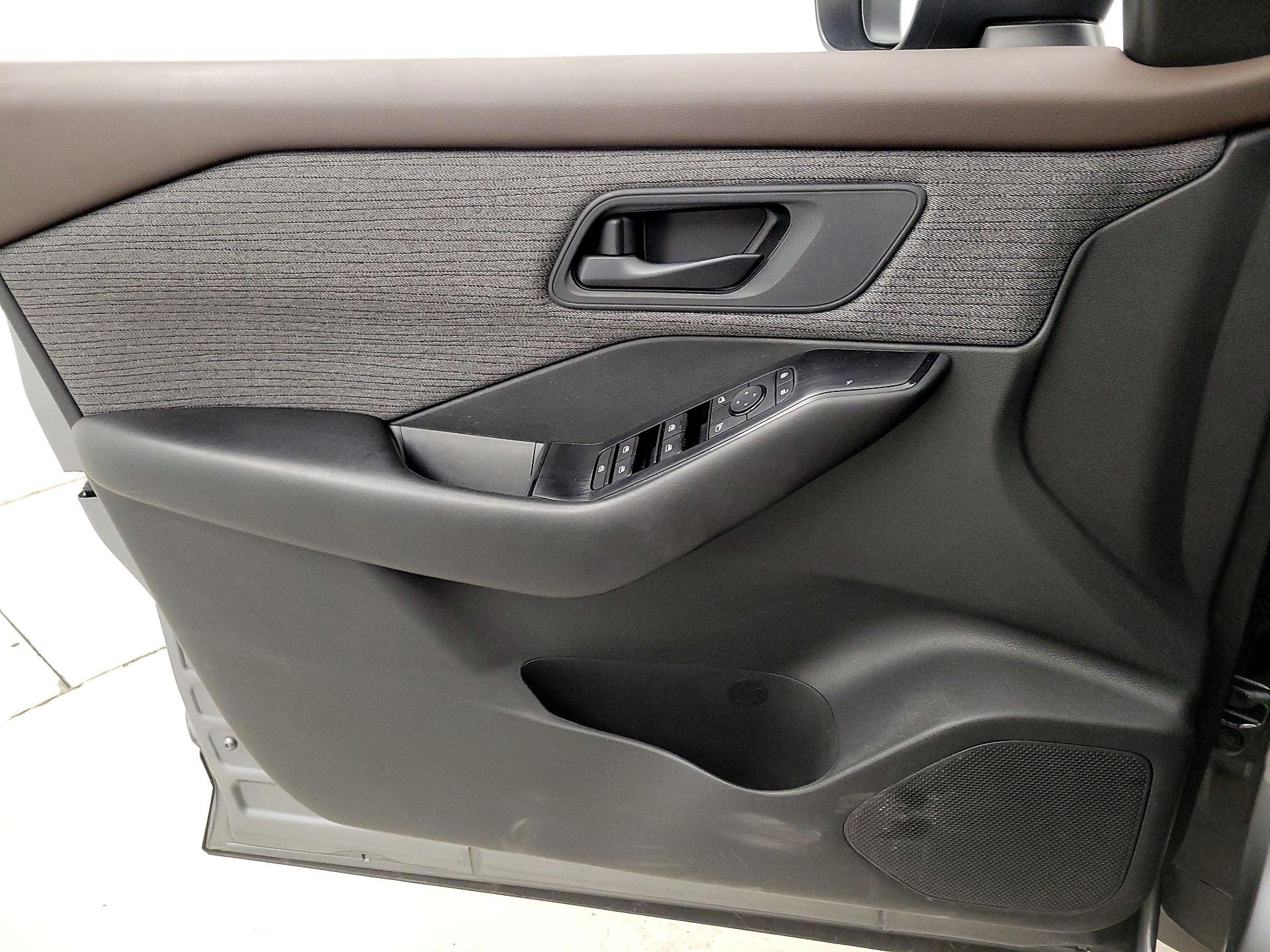 Thumbnail: 2023 Nissan Rogue - 12