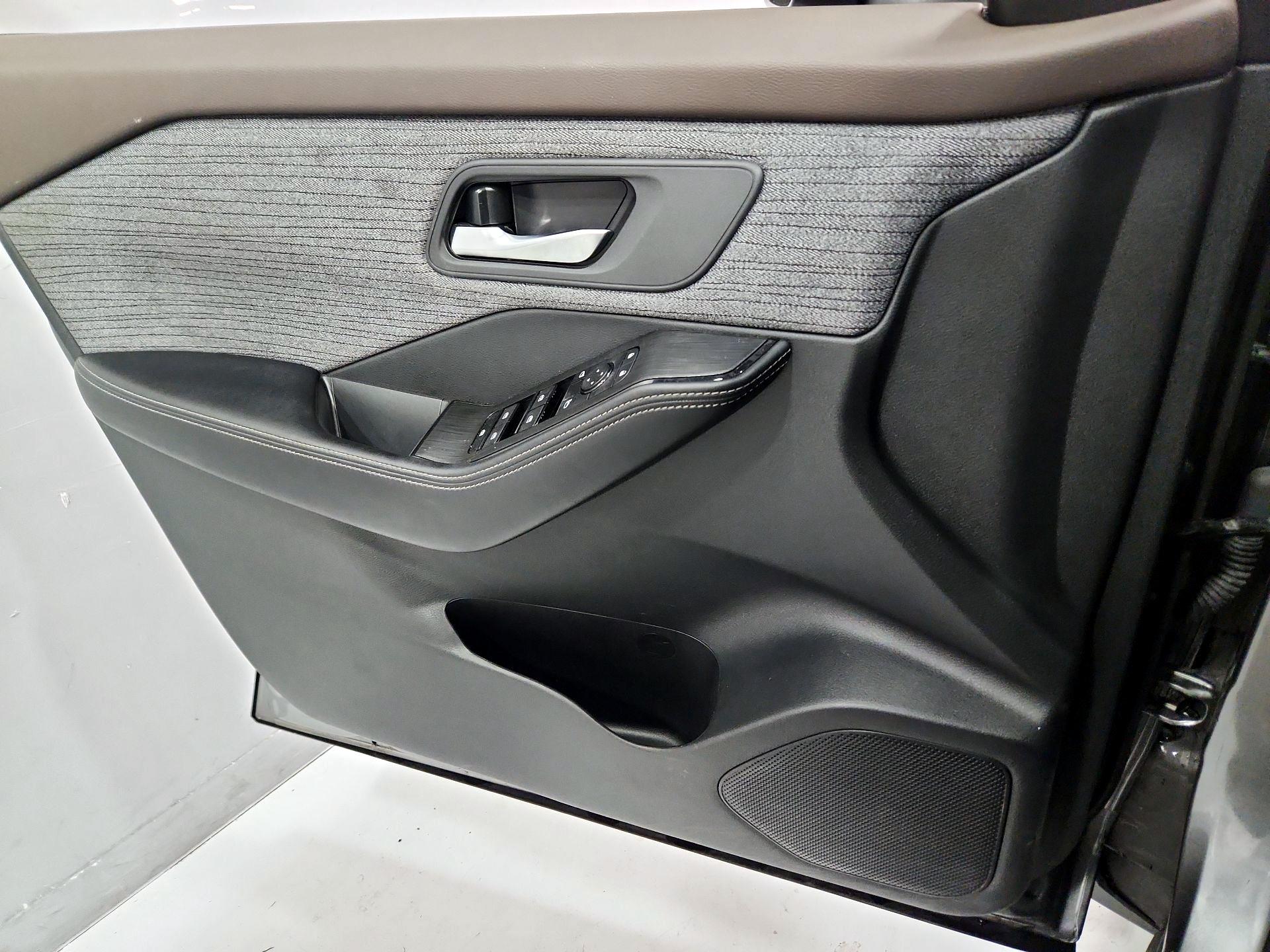 Thumbnail: 2023 Nissan Rogue - 12