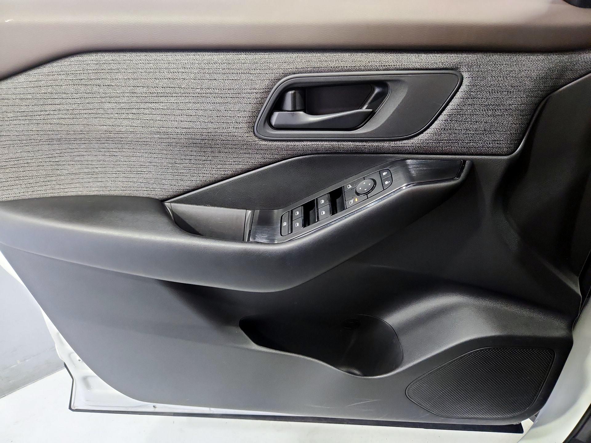 Thumbnail: 2023 Nissan Rogue - 12