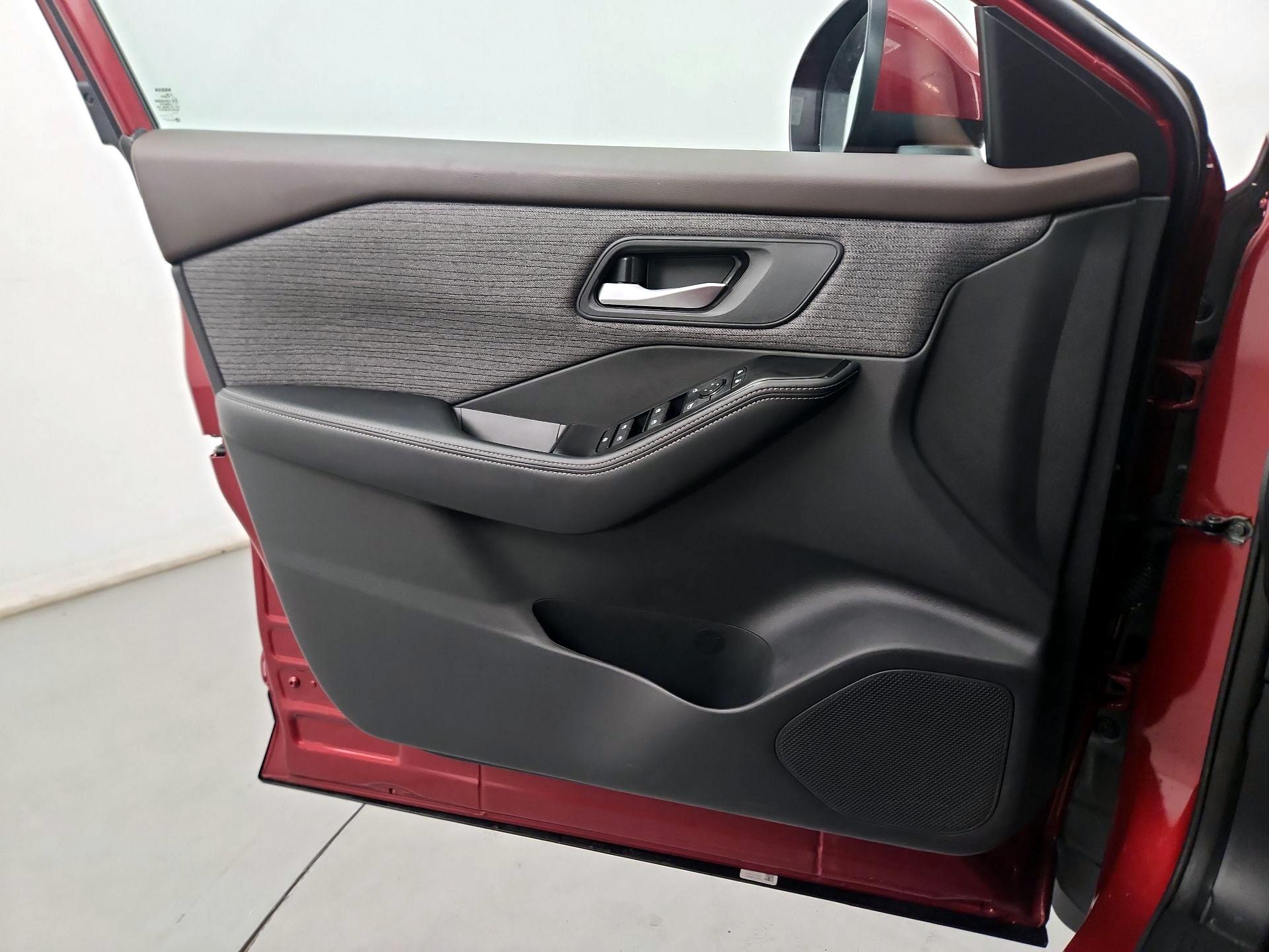 Thumbnail: 2023 Nissan Rogue - 10