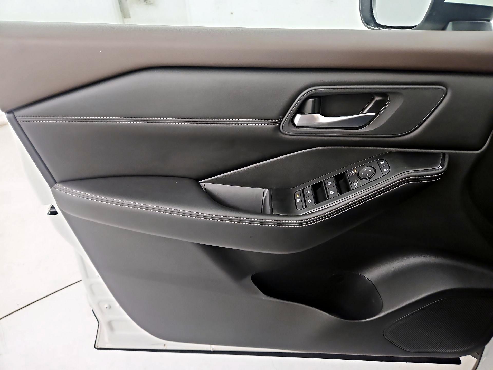 Thumbnail: 2023 Nissan Rogue - 12