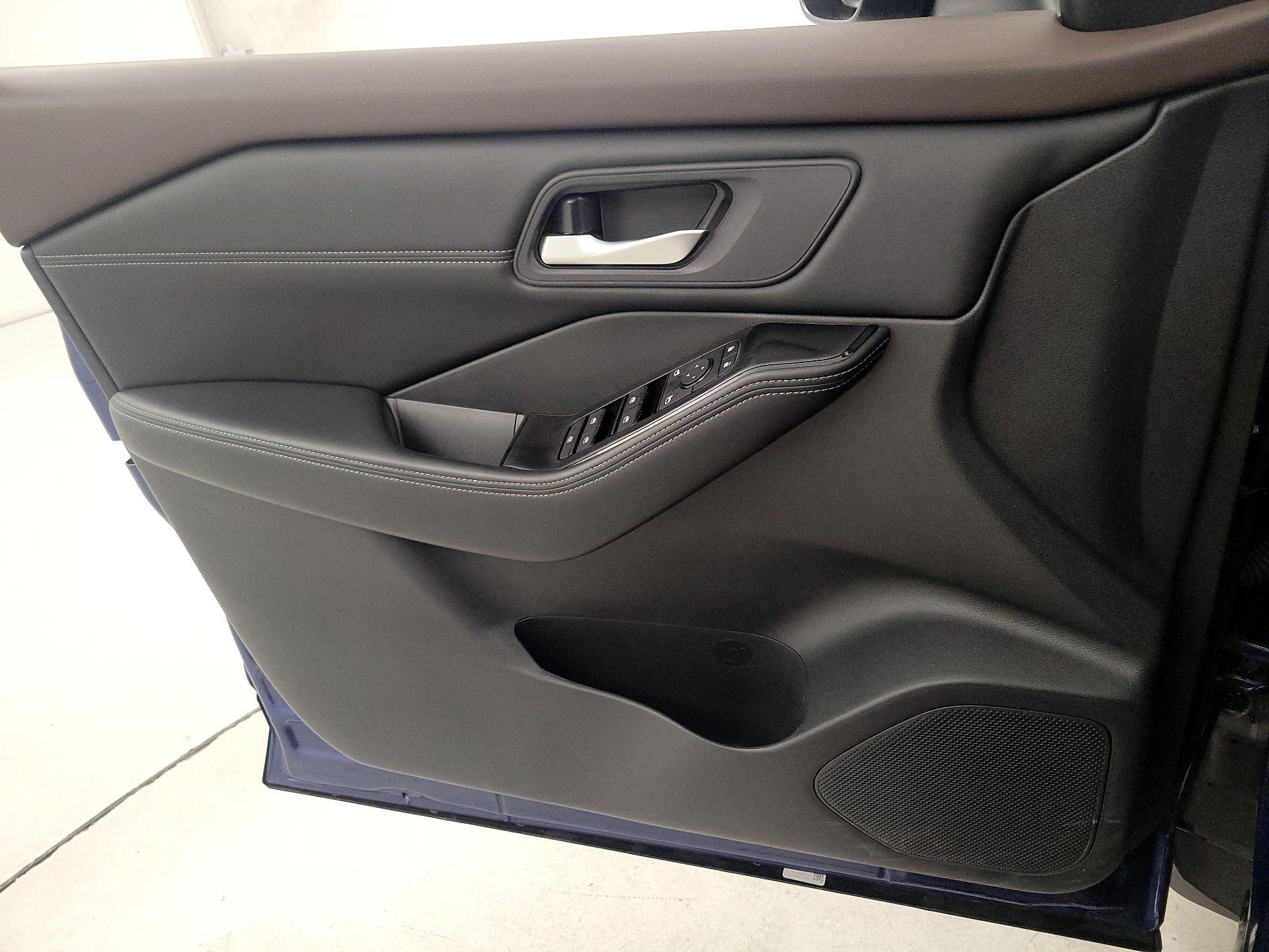 Thumbnail: 2023 Nissan Rogue - 12