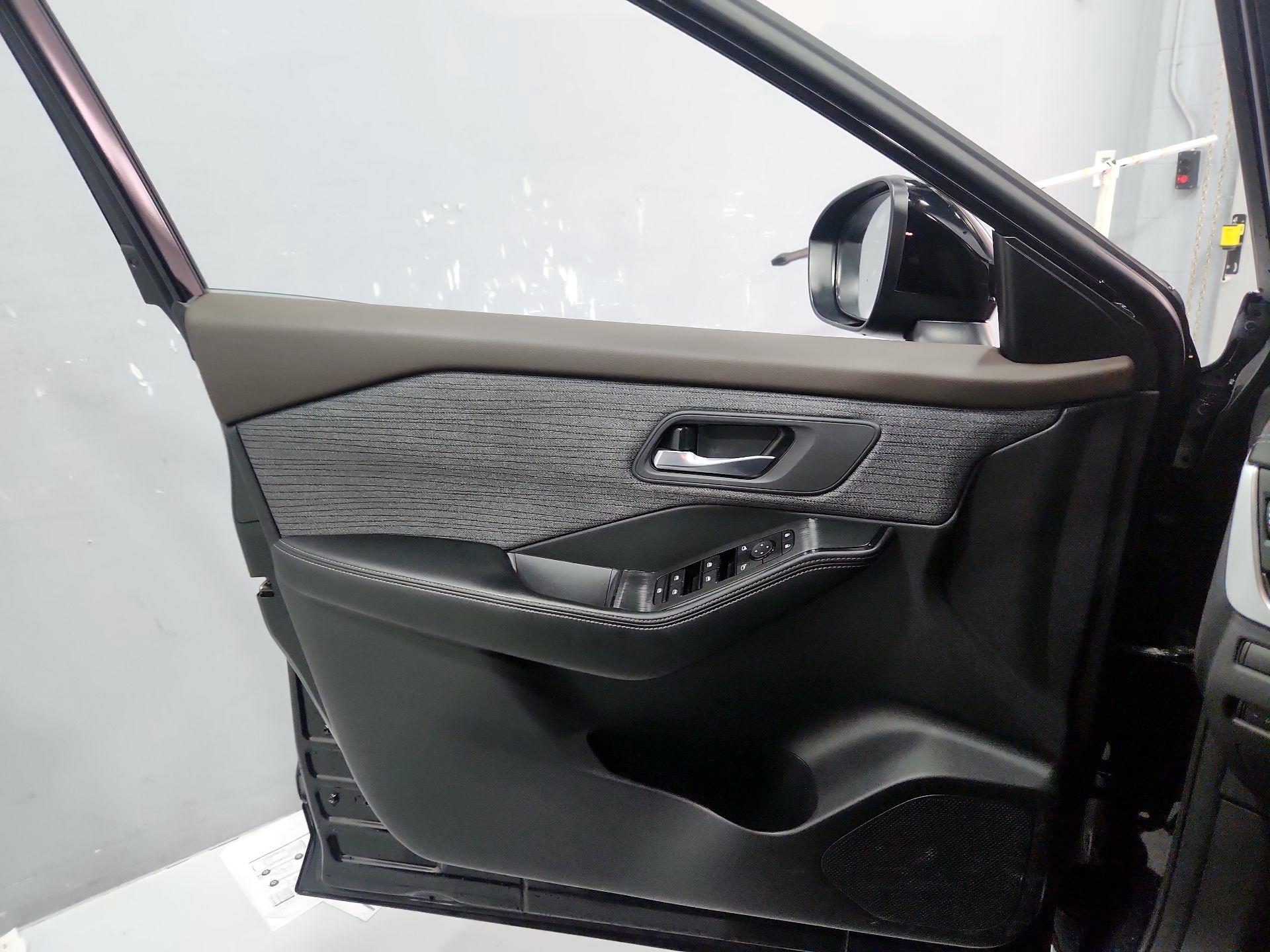 Thumbnail: 2023 Nissan Rogue - 12