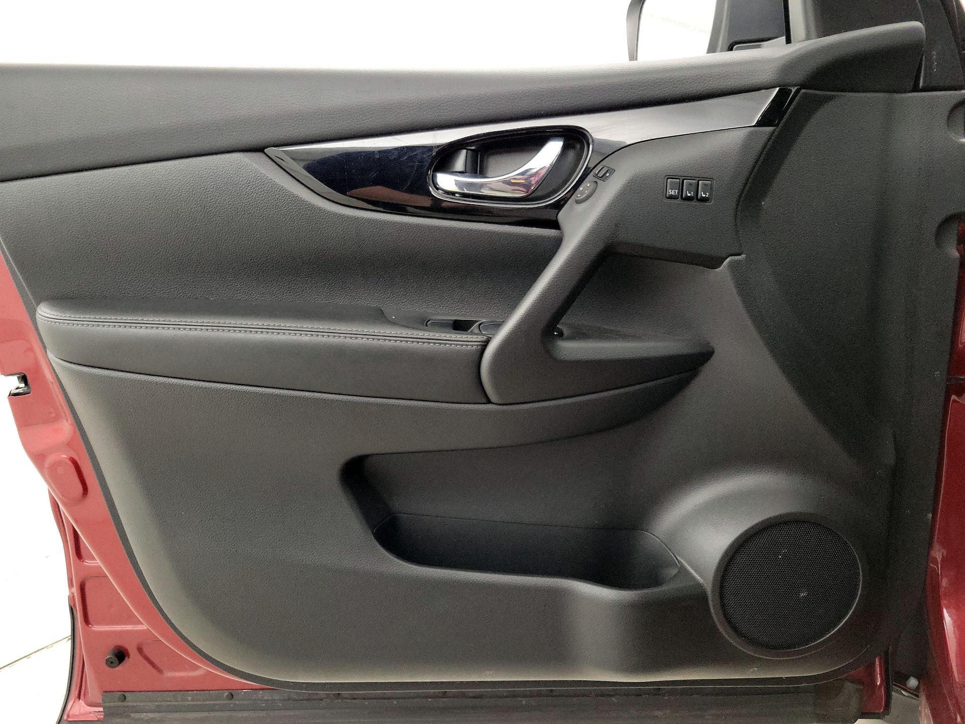 Thumbnail: 2022 Nissan Rogue Sport - 12