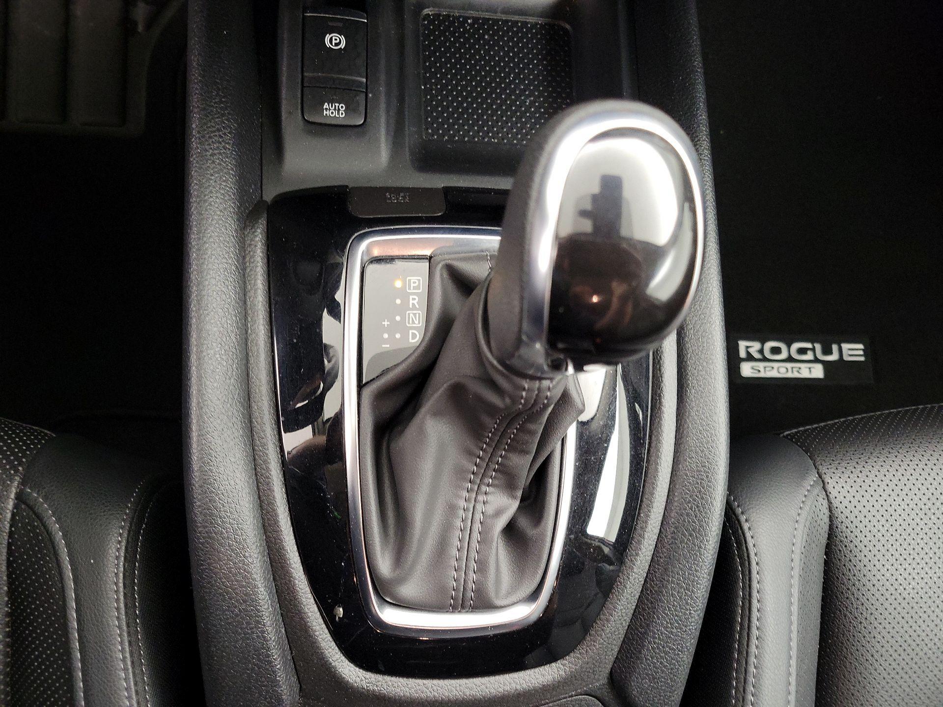 Thumbnail: 2022 Nissan Rogue Sport - 18