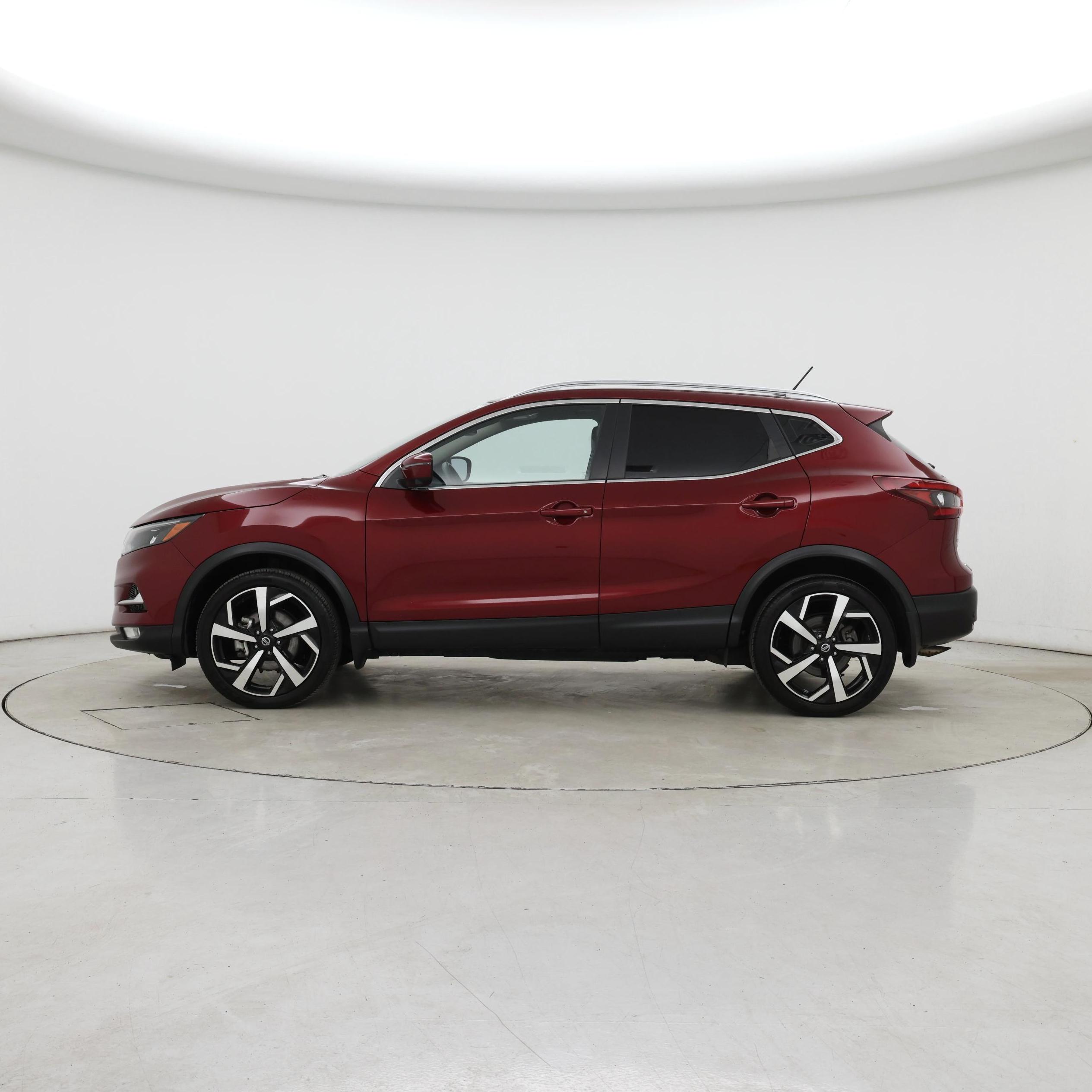Thumbnail: 2022 Nissan Rogue Sport - 3
