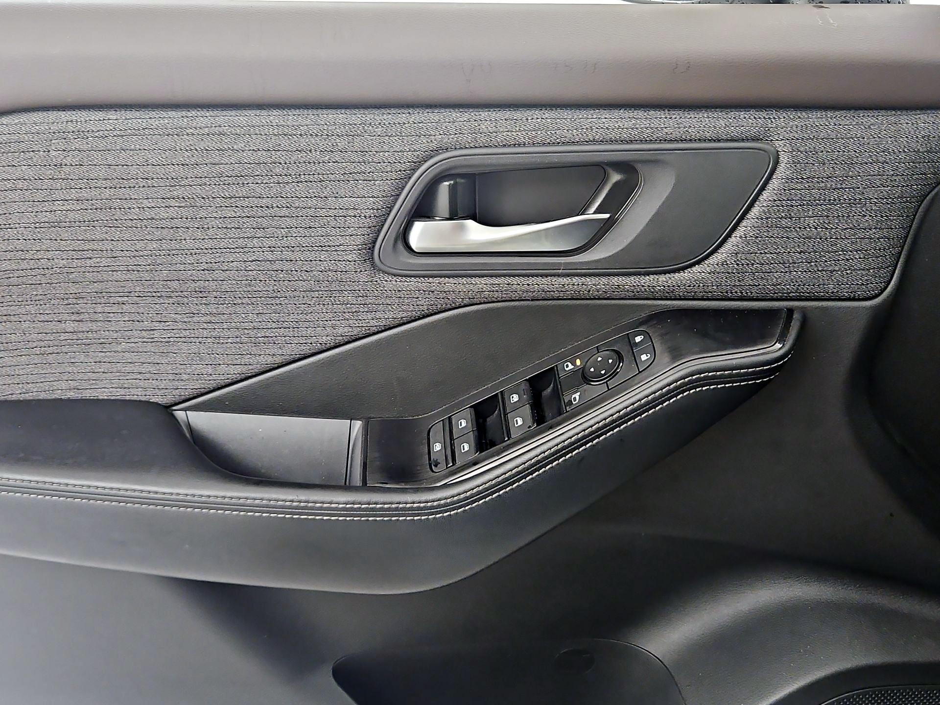 Thumbnail: 2023 Nissan Rogue - 12