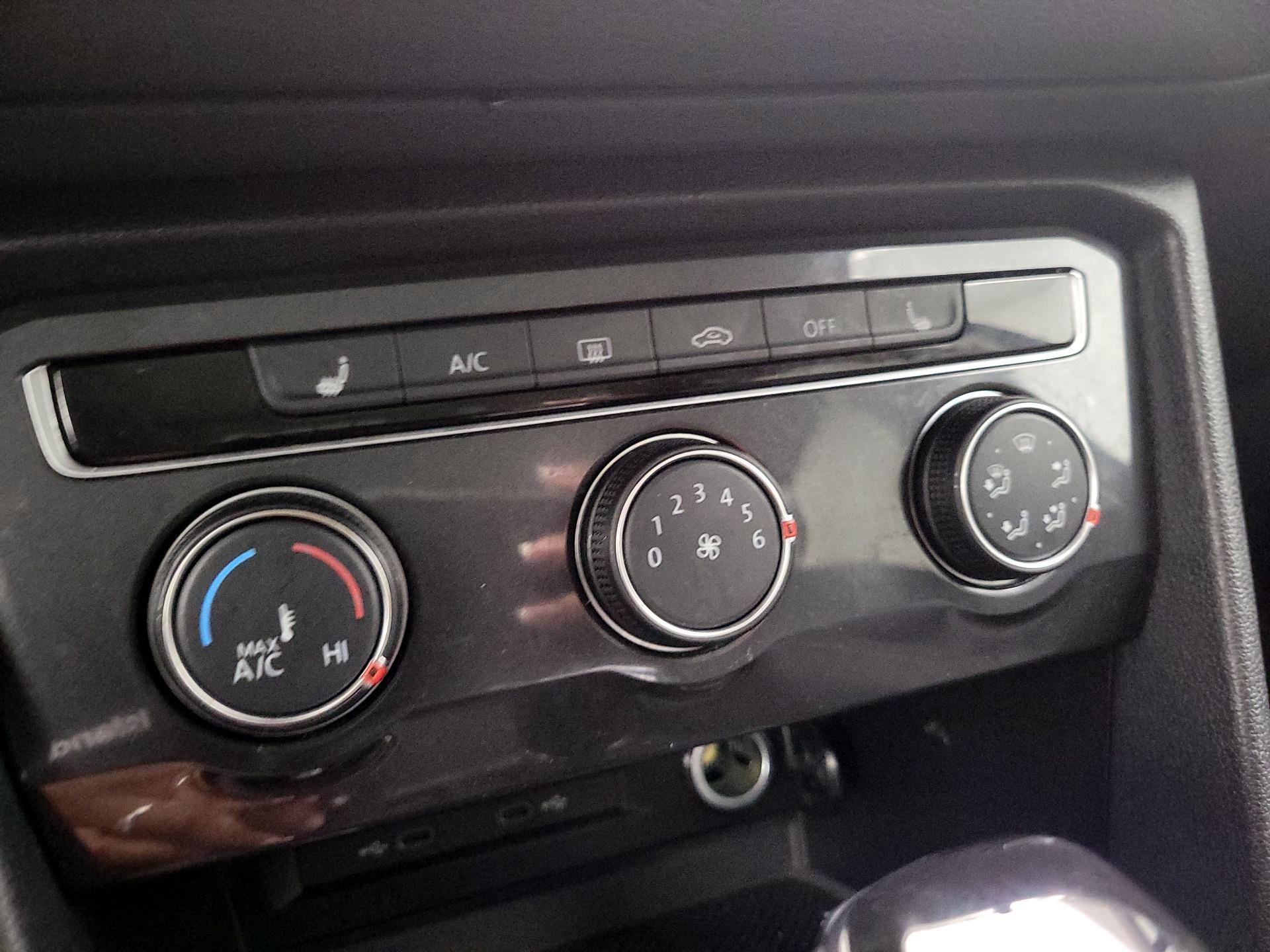 Thumbnail: 2024 Volkswagen Tiguan - 16