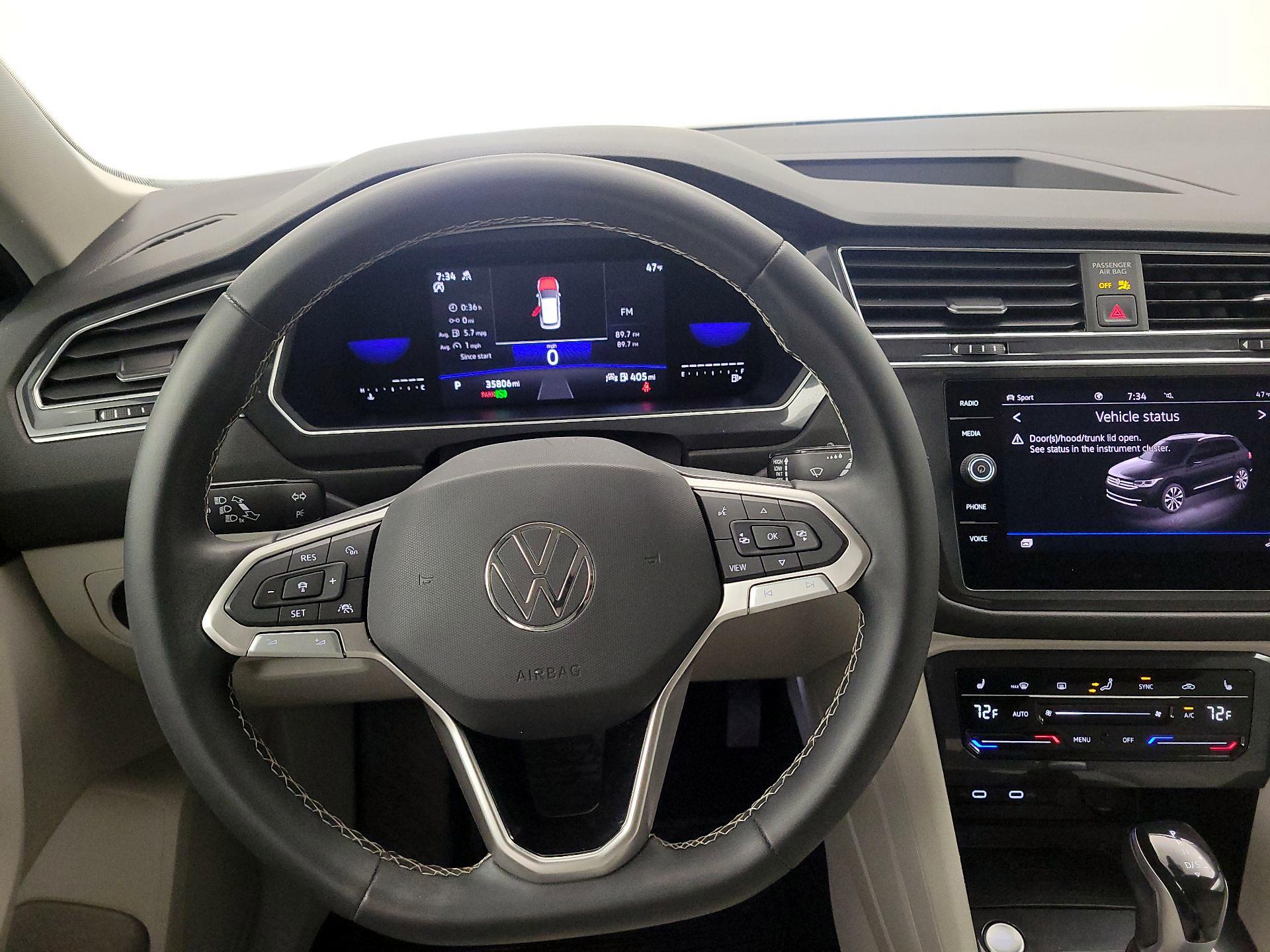 Thumbnail: 2022 Volkswagen Tiguan - 10