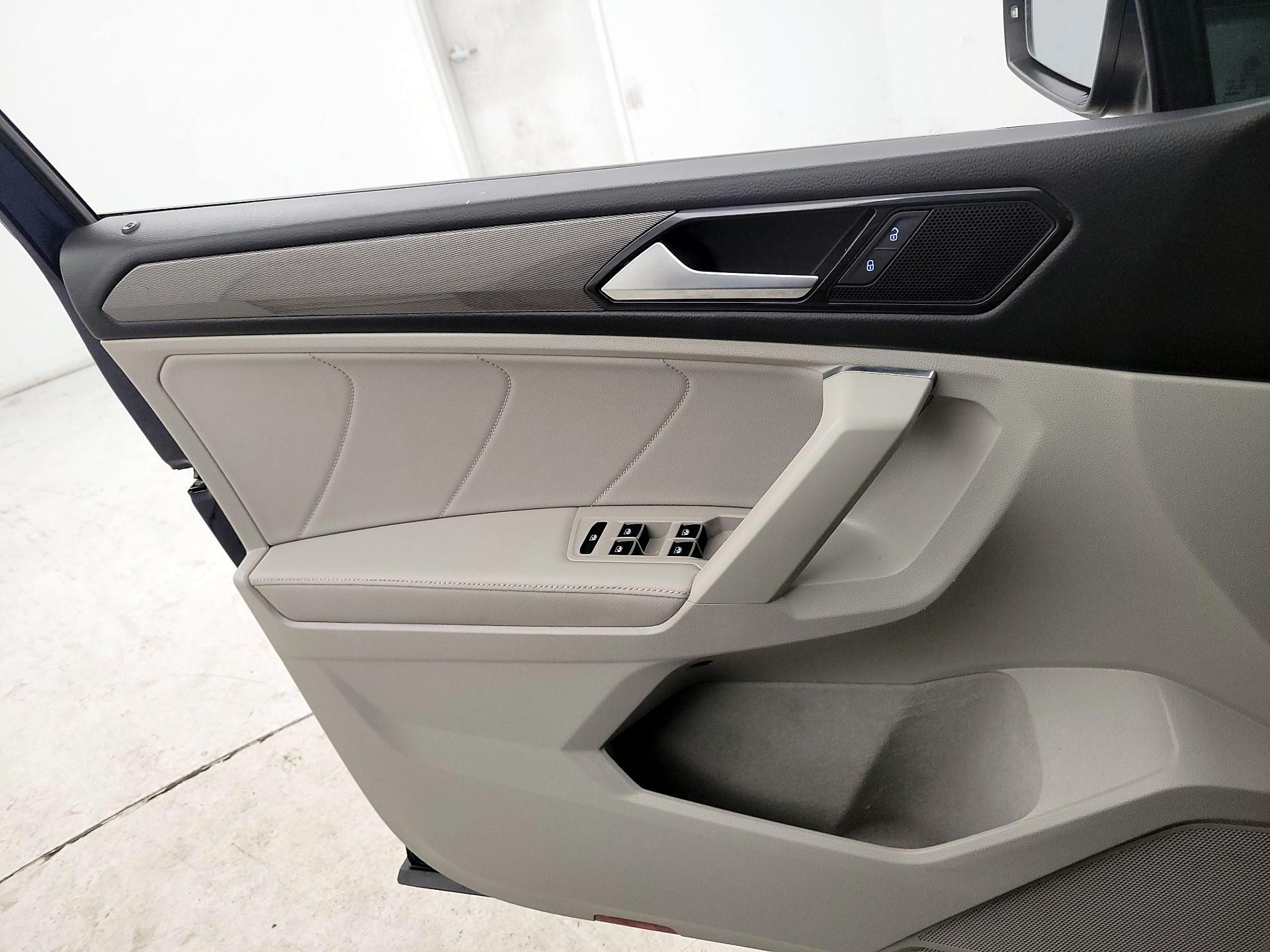 Thumbnail: 2022 Volkswagen Tiguan - 12