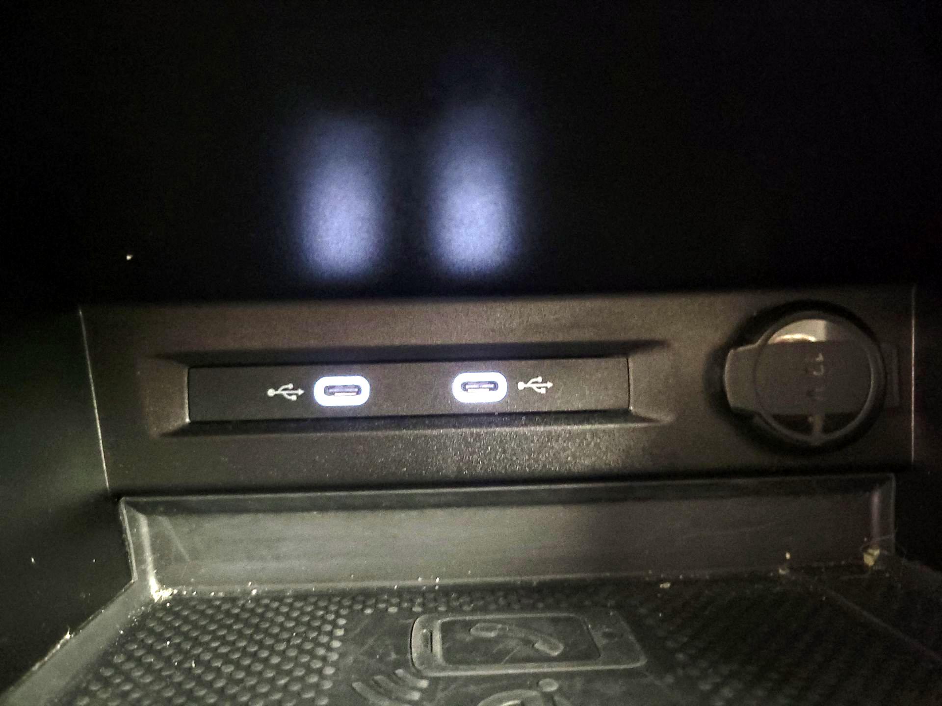 Thumbnail: 2022 Volkswagen Tiguan - 18