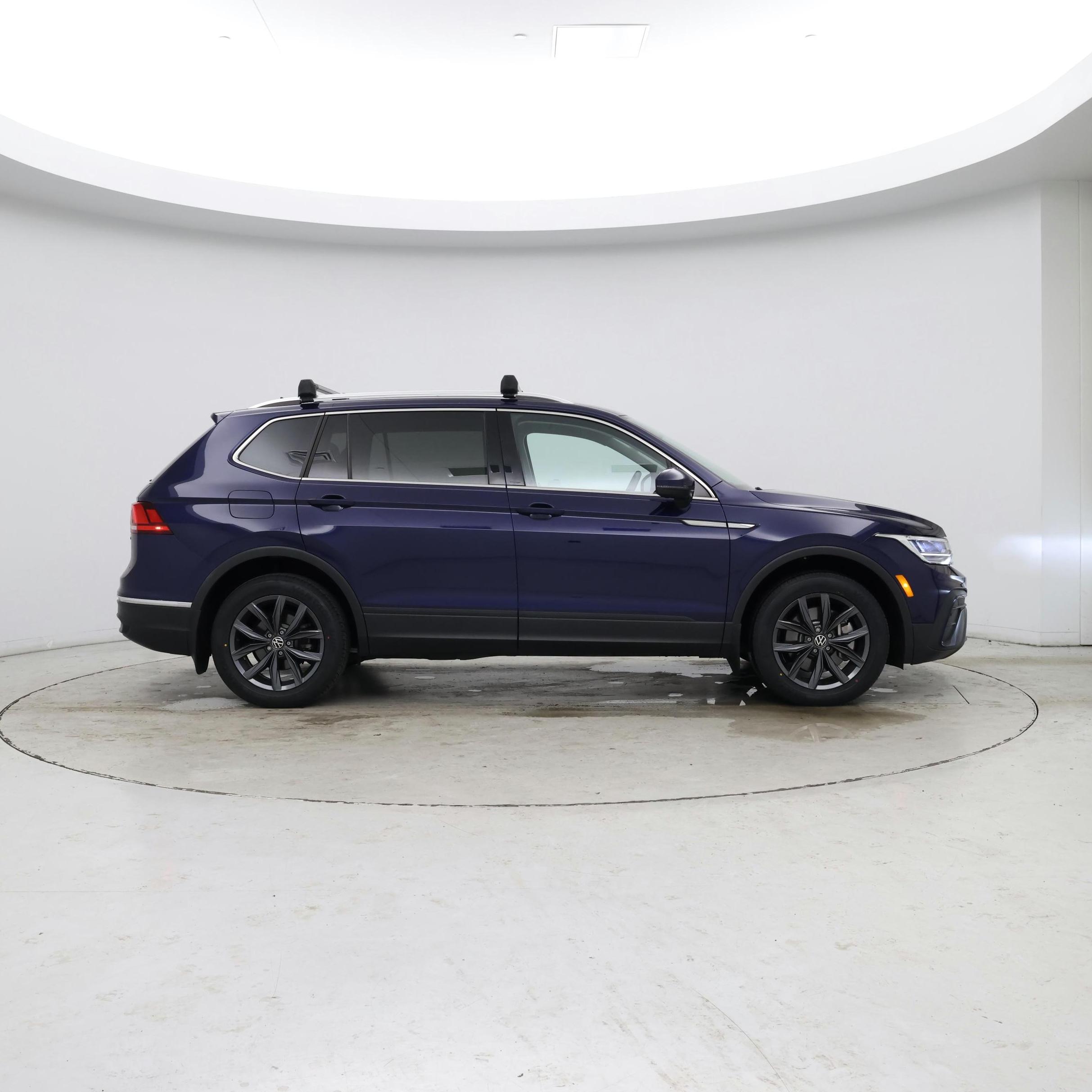 Thumbnail: 2022 Volkswagen Tiguan - 7