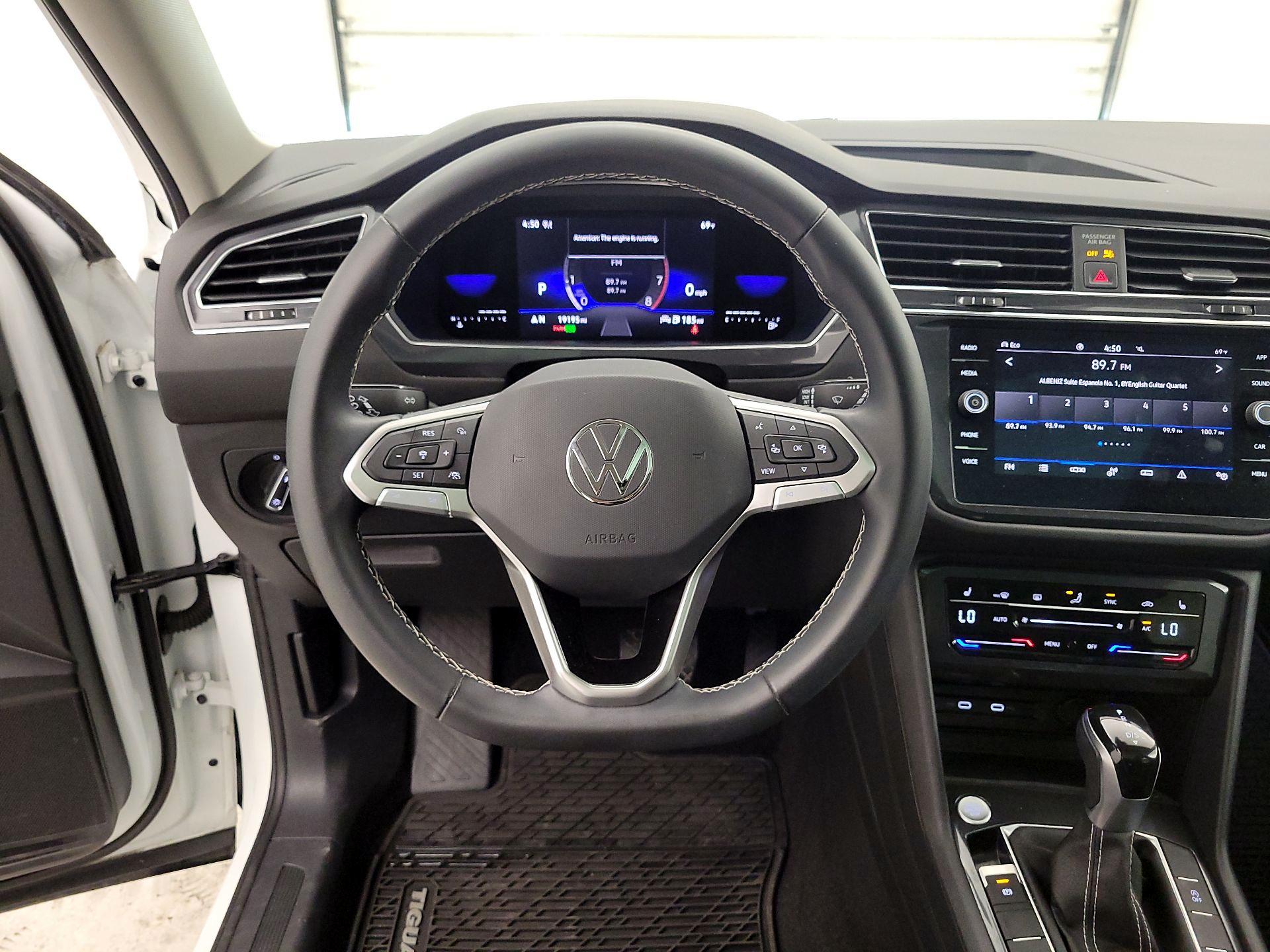 Thumbnail: 2022 Volkswagen Tiguan - 10