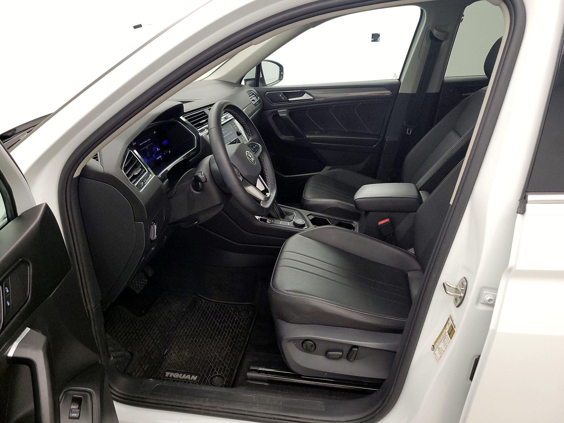 Thumbnail: 2022 Volkswagen Tiguan - 11