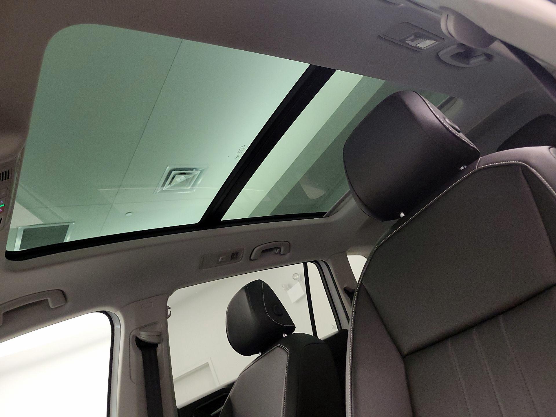 Thumbnail: 2022 Volkswagen Tiguan - 19