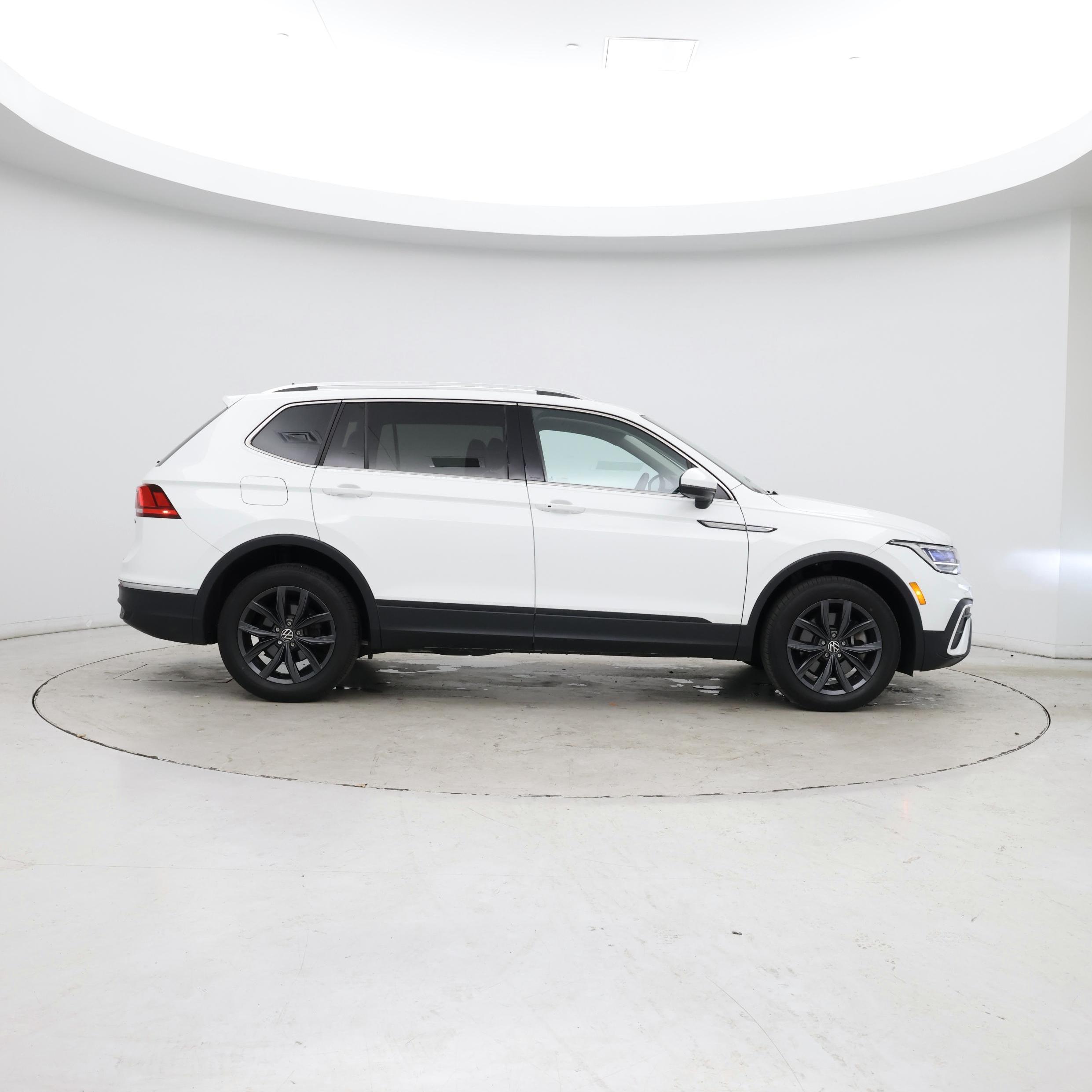 Thumbnail: 2022 Volkswagen Tiguan - 7