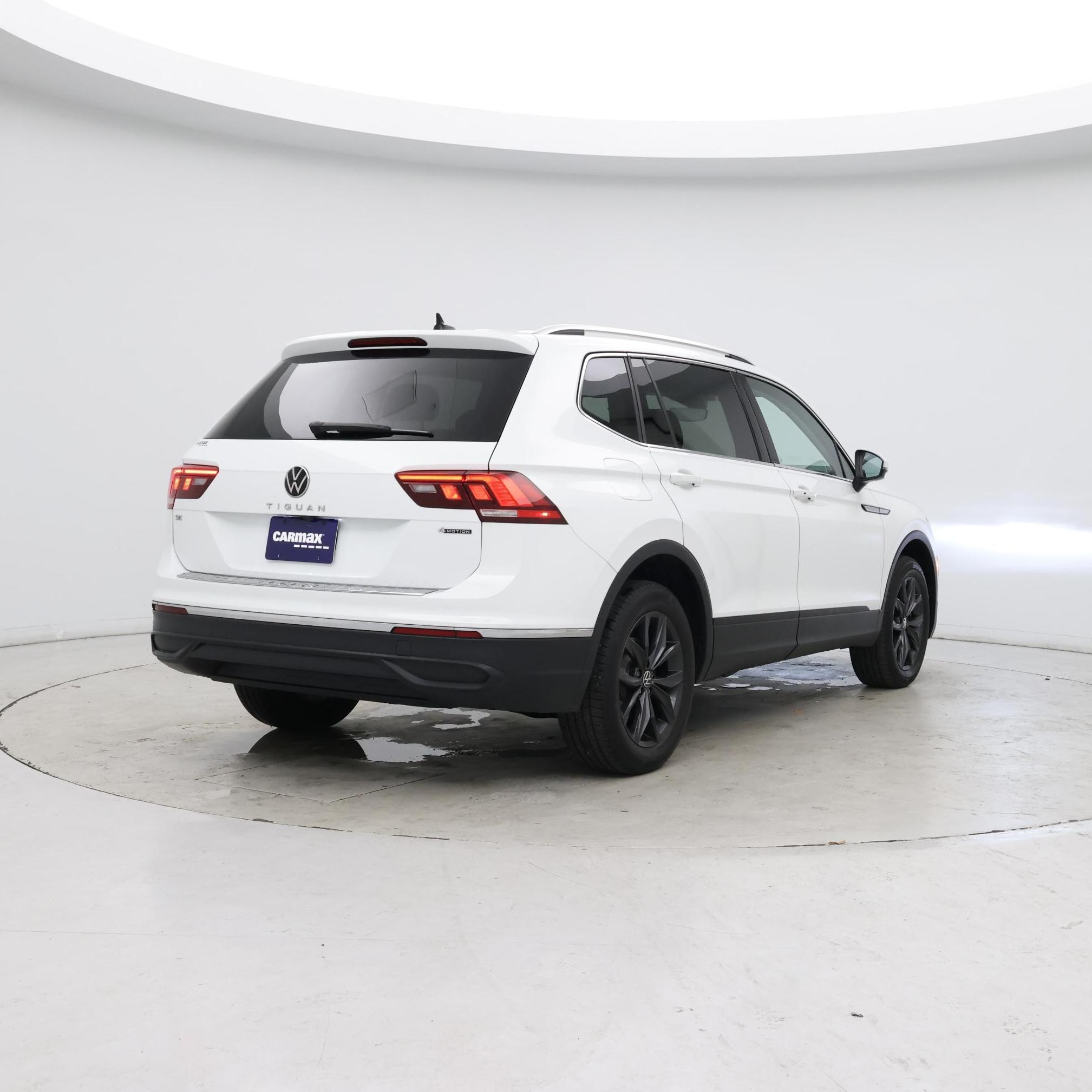 Thumbnail: 2022 Volkswagen Tiguan - 8