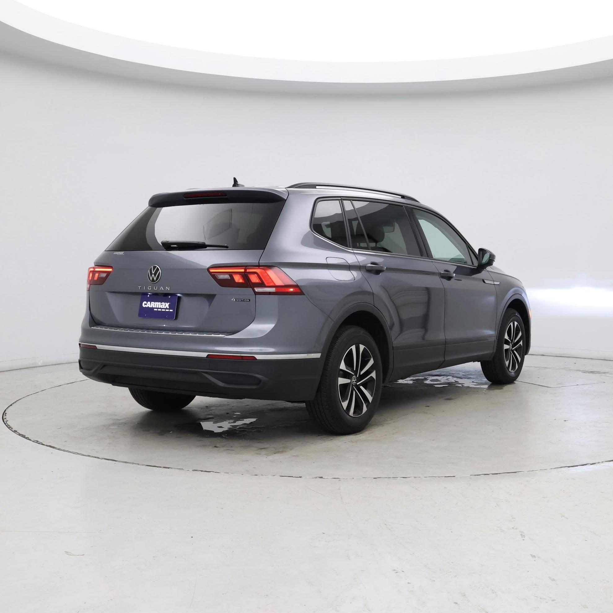 Thumbnail: 2023 Volkswagen Tiguan - 8