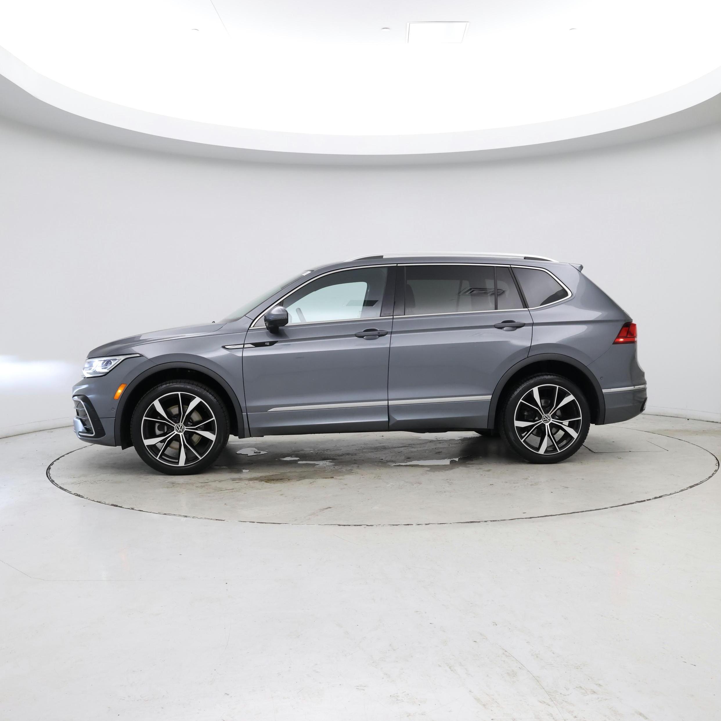 Thumbnail: 2022 Volkswagen Tiguan - 3