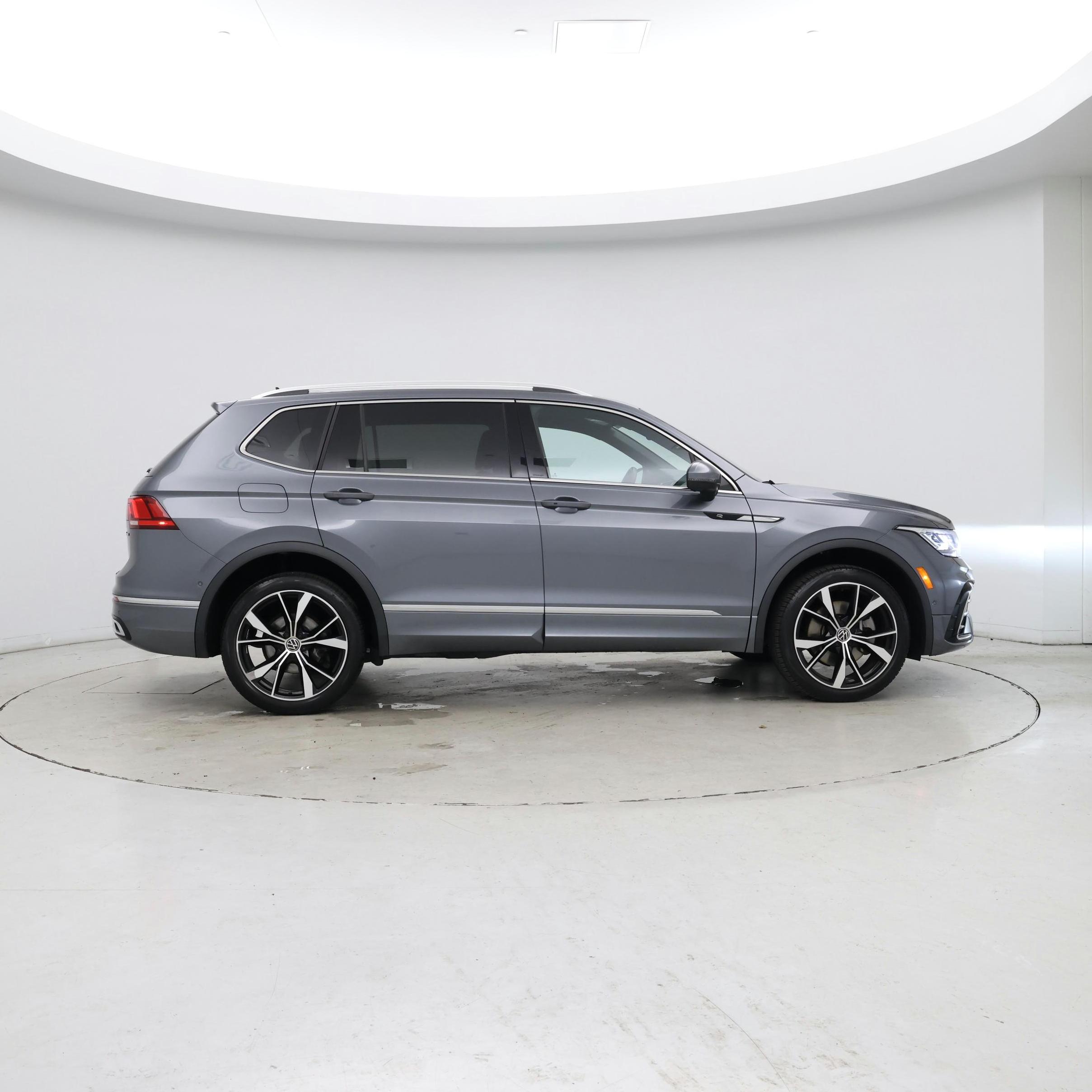 Thumbnail: 2022 Volkswagen Tiguan - 7