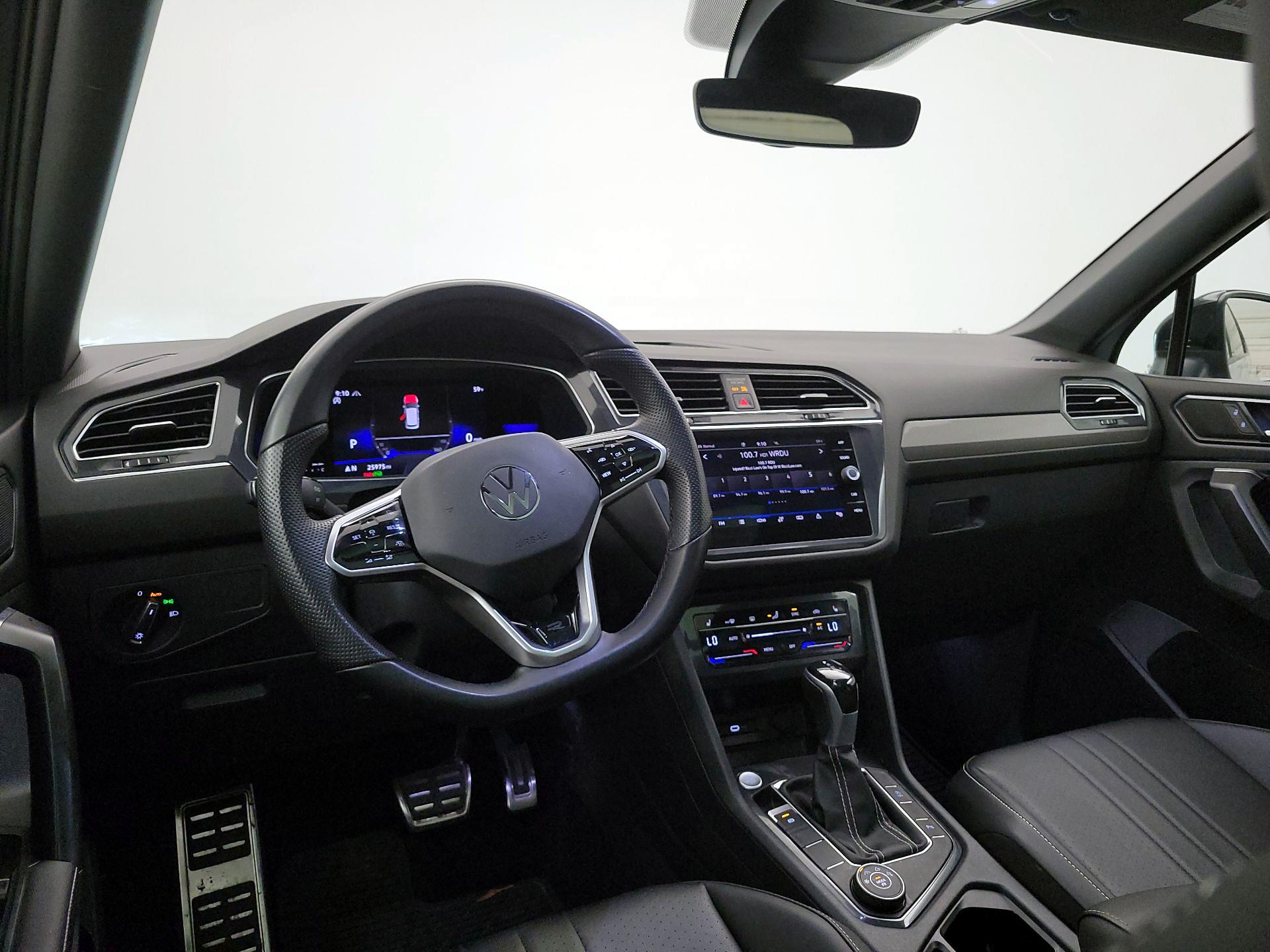 Thumbnail: 2023 Volkswagen Tiguan - 9