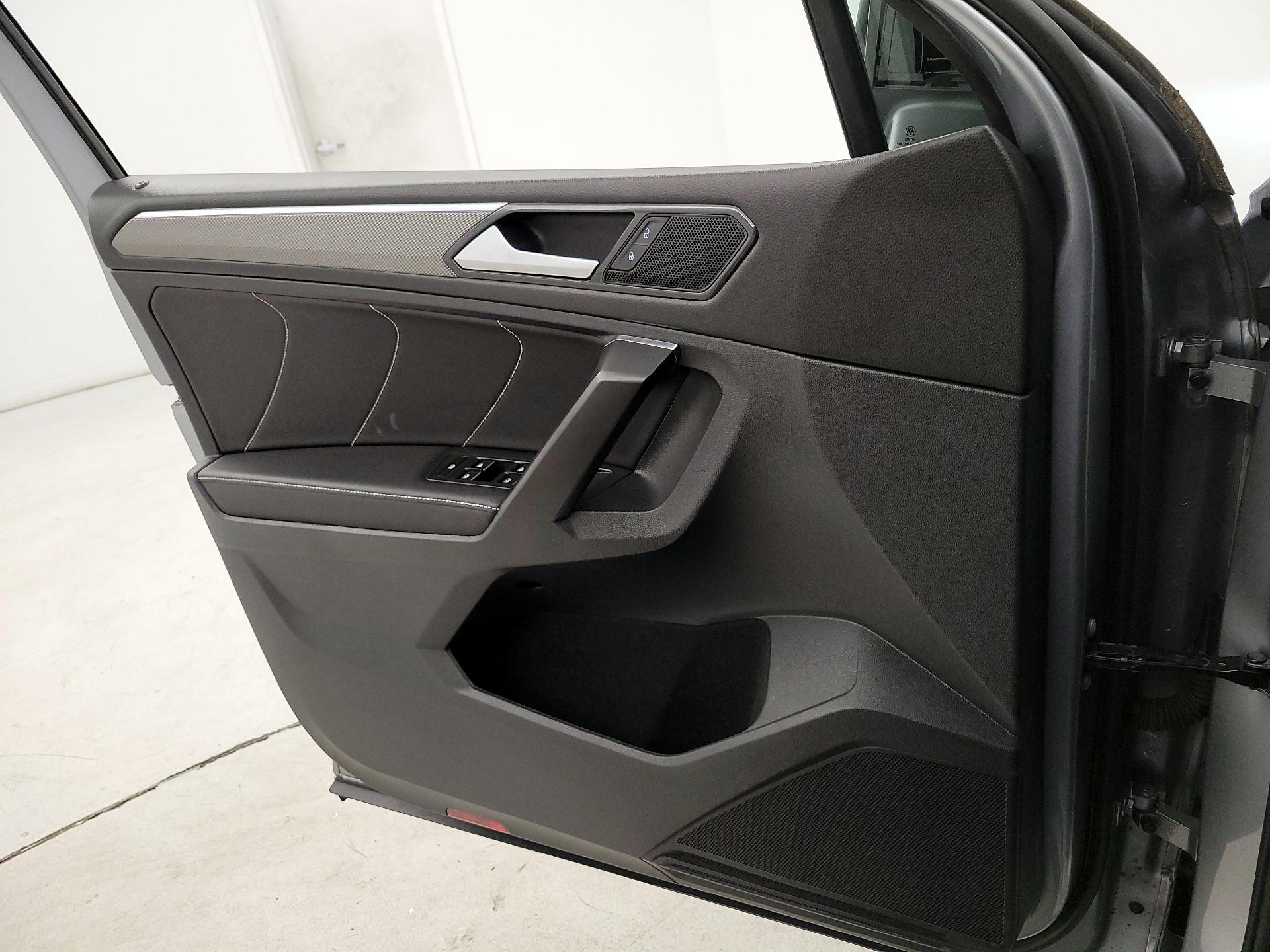 Thumbnail: 2023 Volkswagen Tiguan - 12