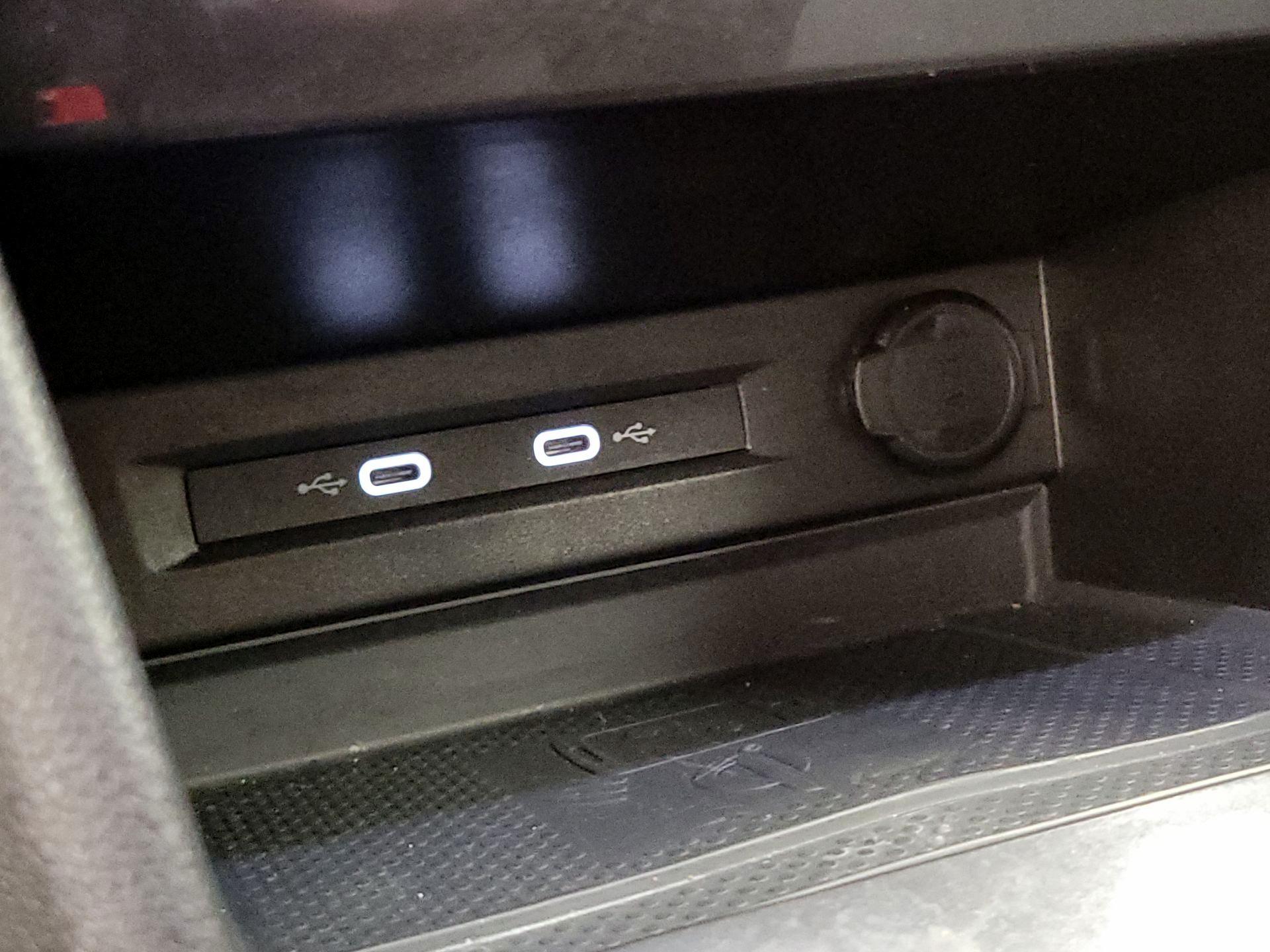 Thumbnail: 2023 Volkswagen Tiguan - 18