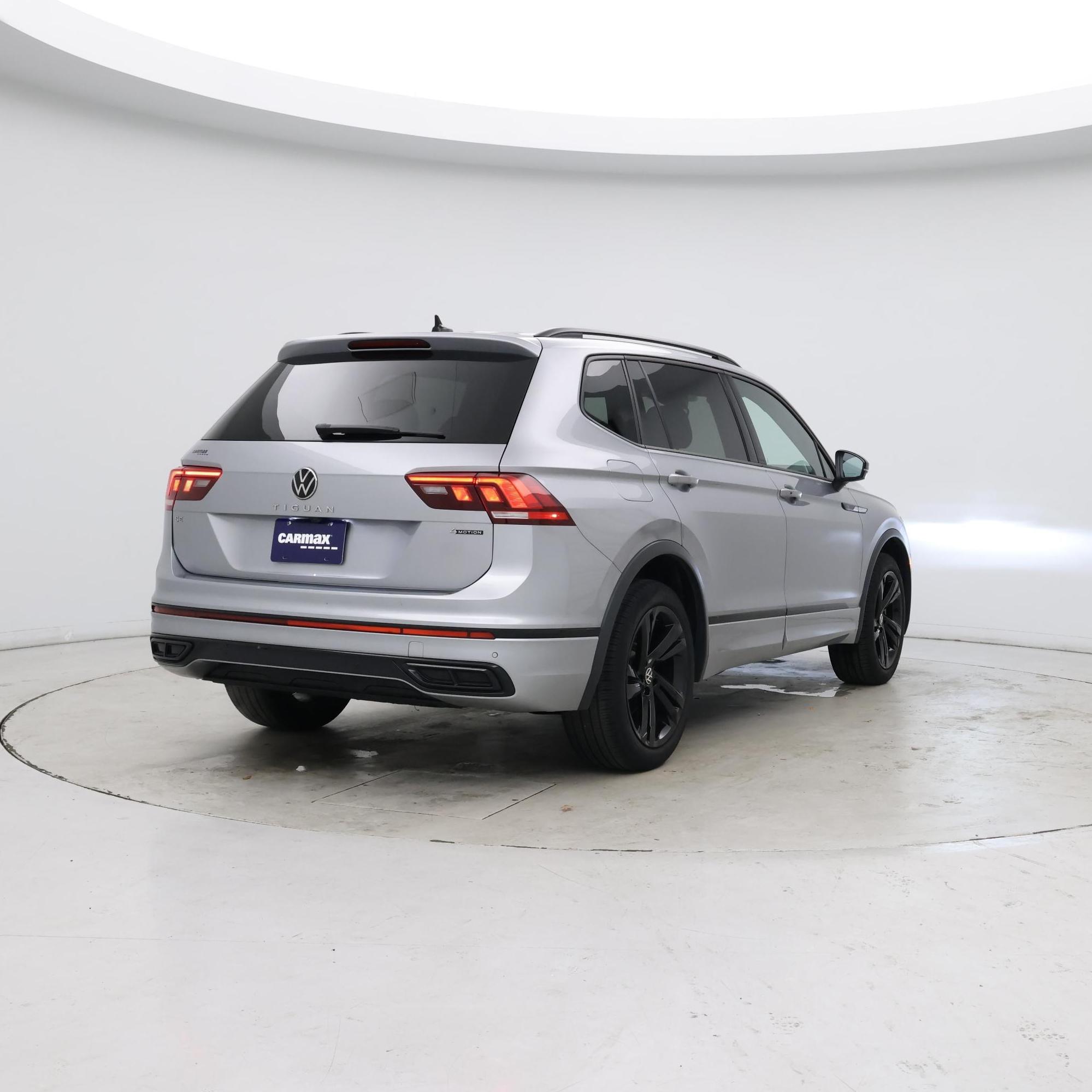 Thumbnail: 2023 Volkswagen Tiguan - 8